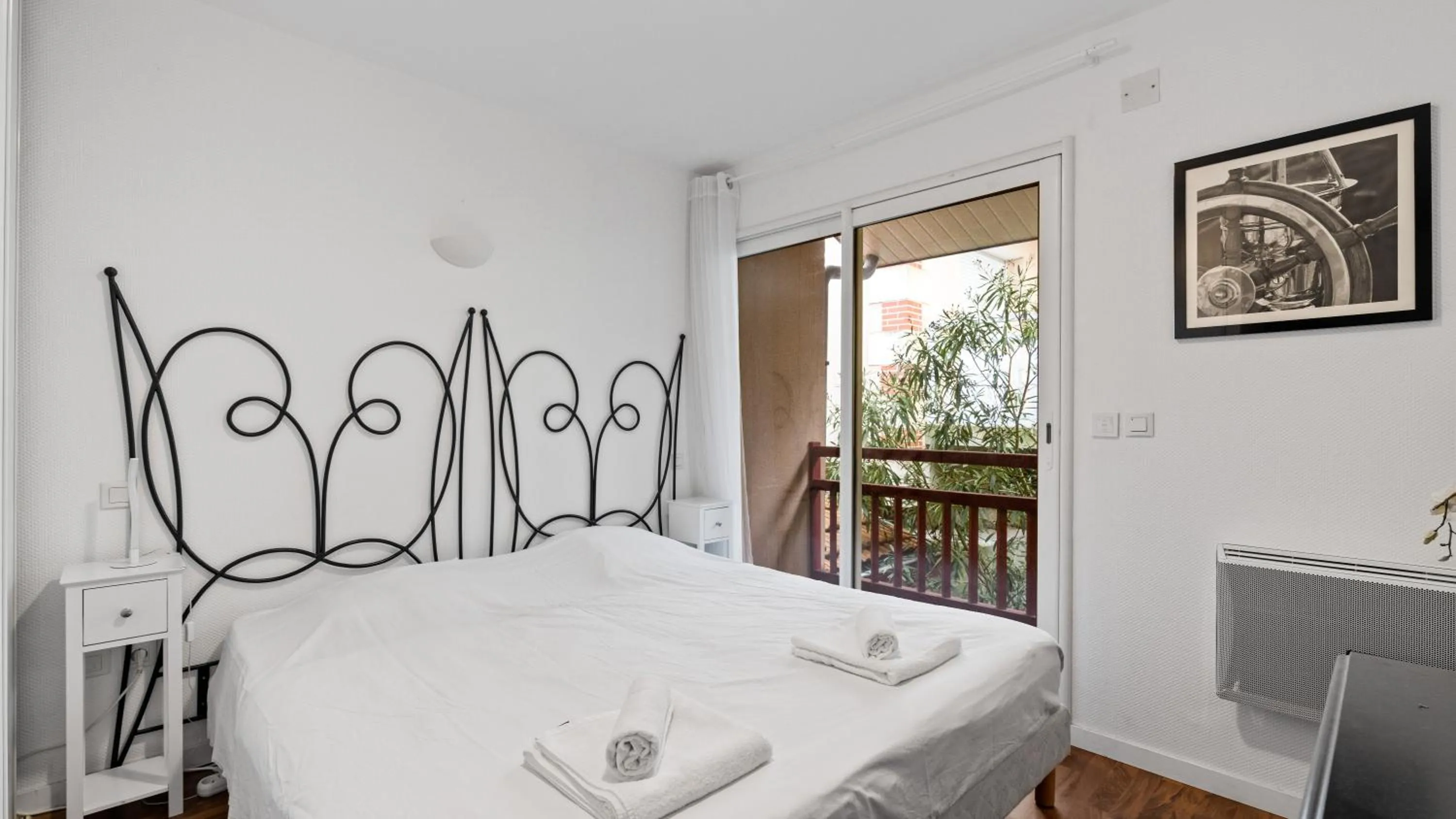 Bed in Superbe appartement en hyper centre, proche plage, linge et ménage inclus