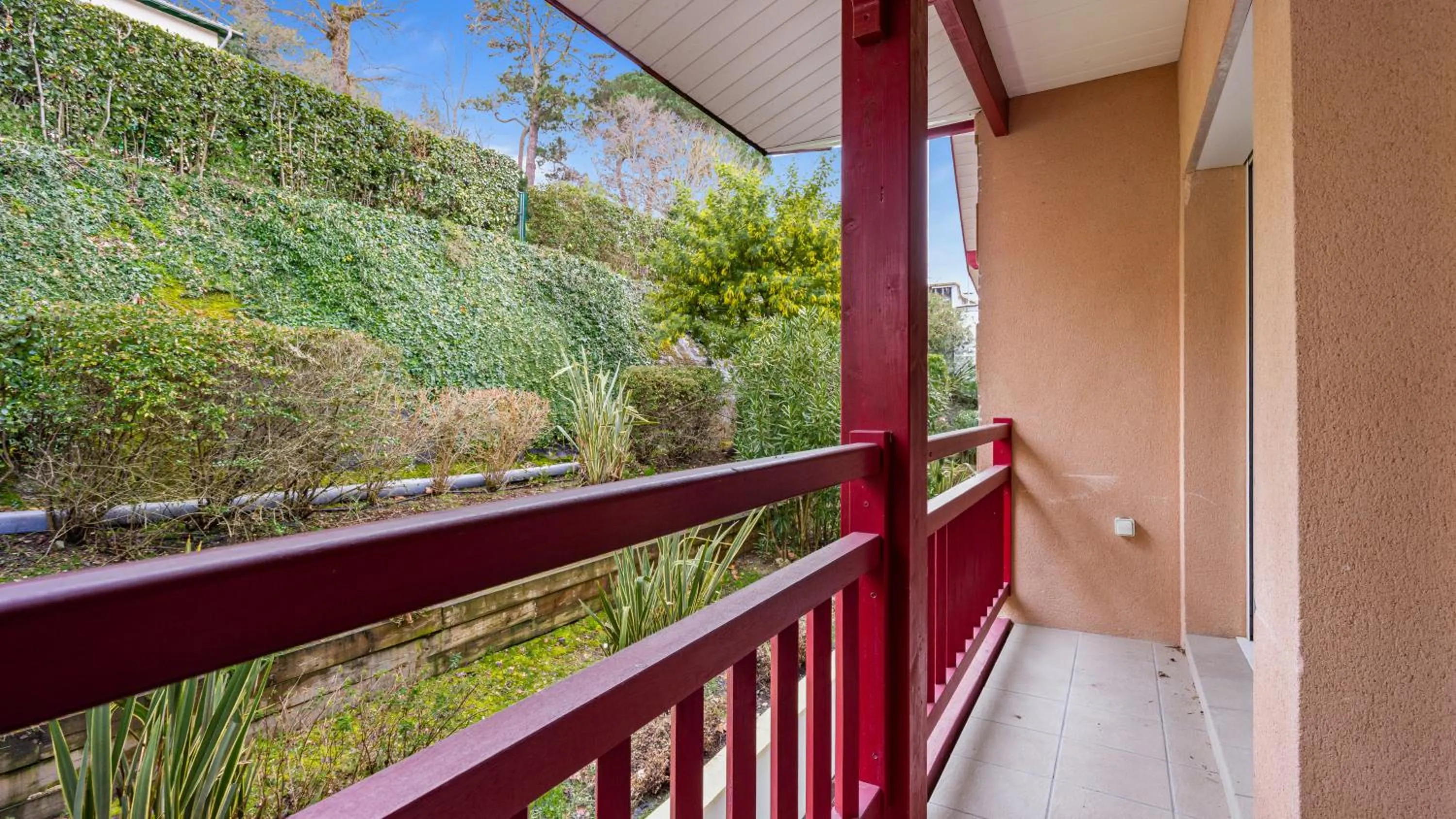 Balcony/Terrace in Superbe appartement en hyper centre, proche plage, linge et ménage inclus