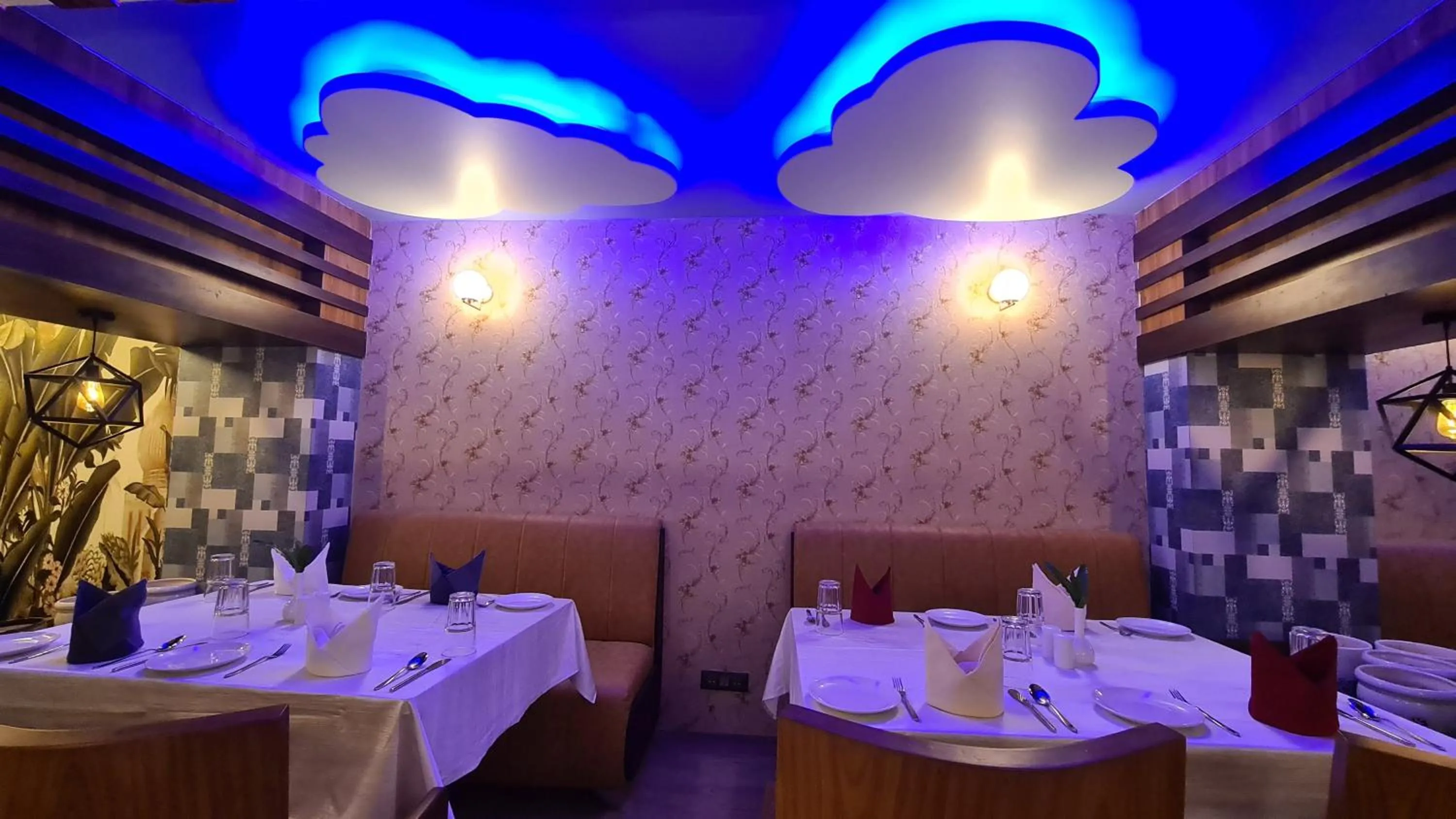 Restaurant/places to eat in Hotel EDEN