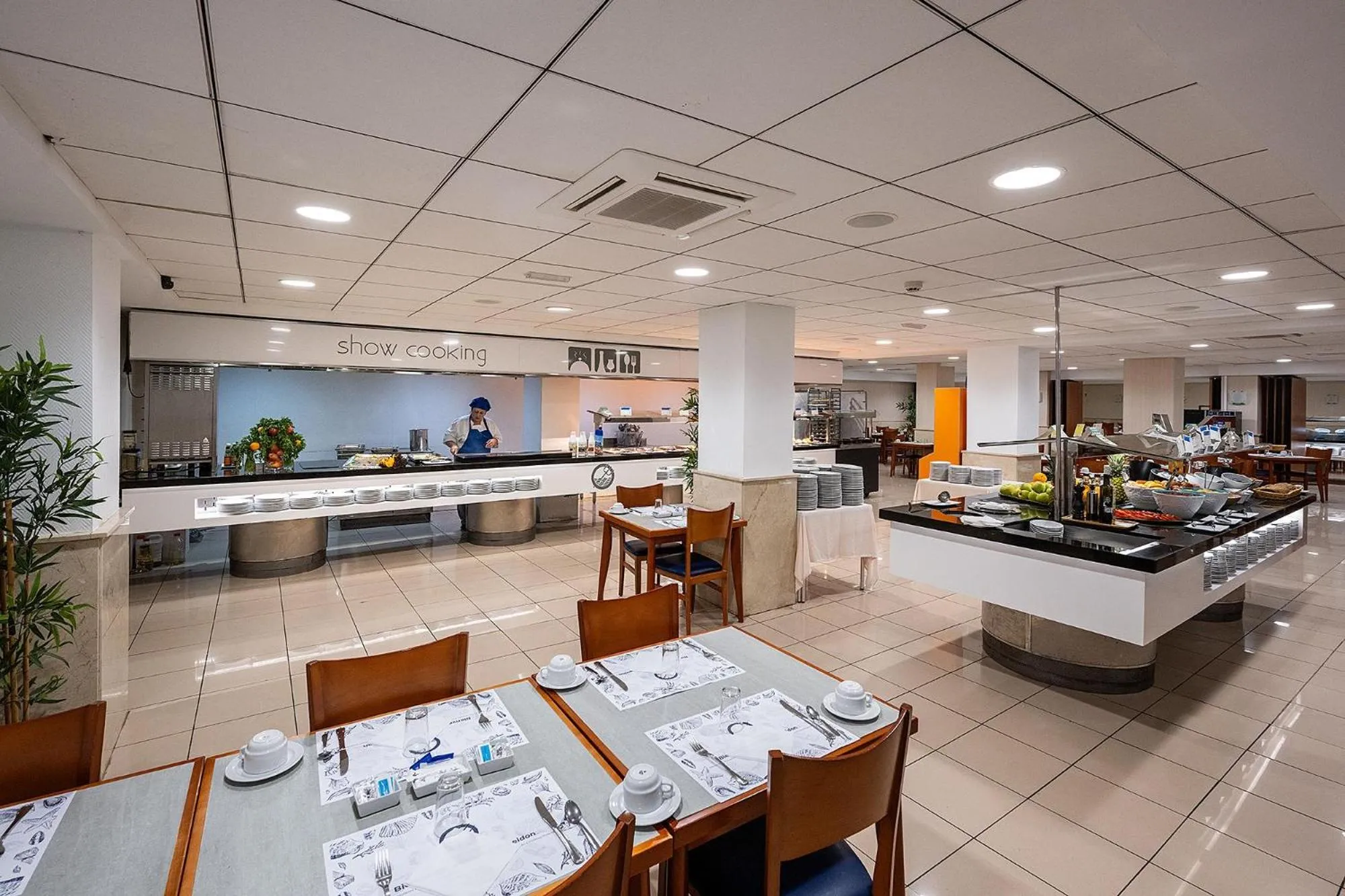 Restaurant/places to eat in Hotel Playas de Torrevieja