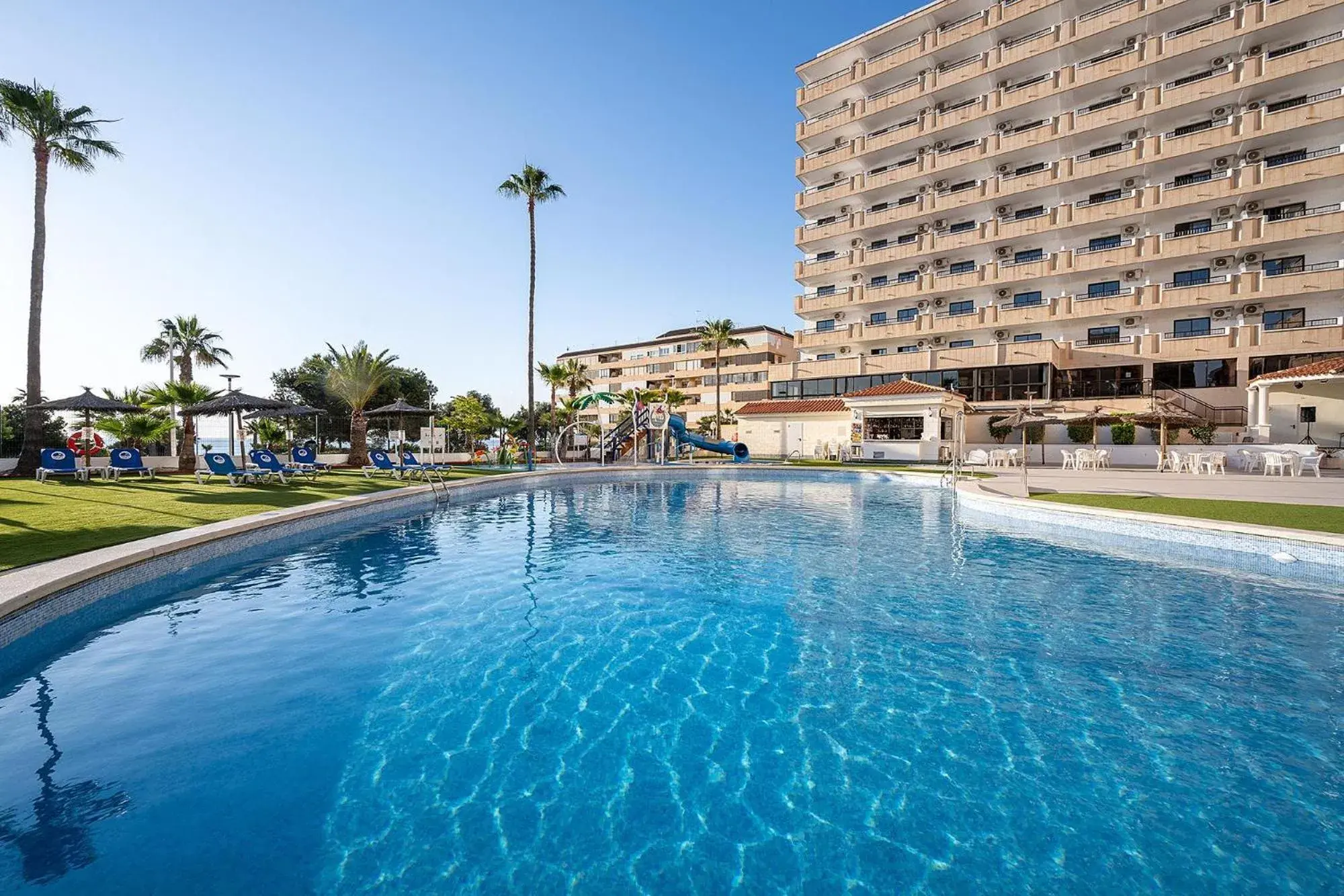 Swimming pool in Hotel Playas de Torrevieja Swimming pool in Hotel Playas de Torrevieja