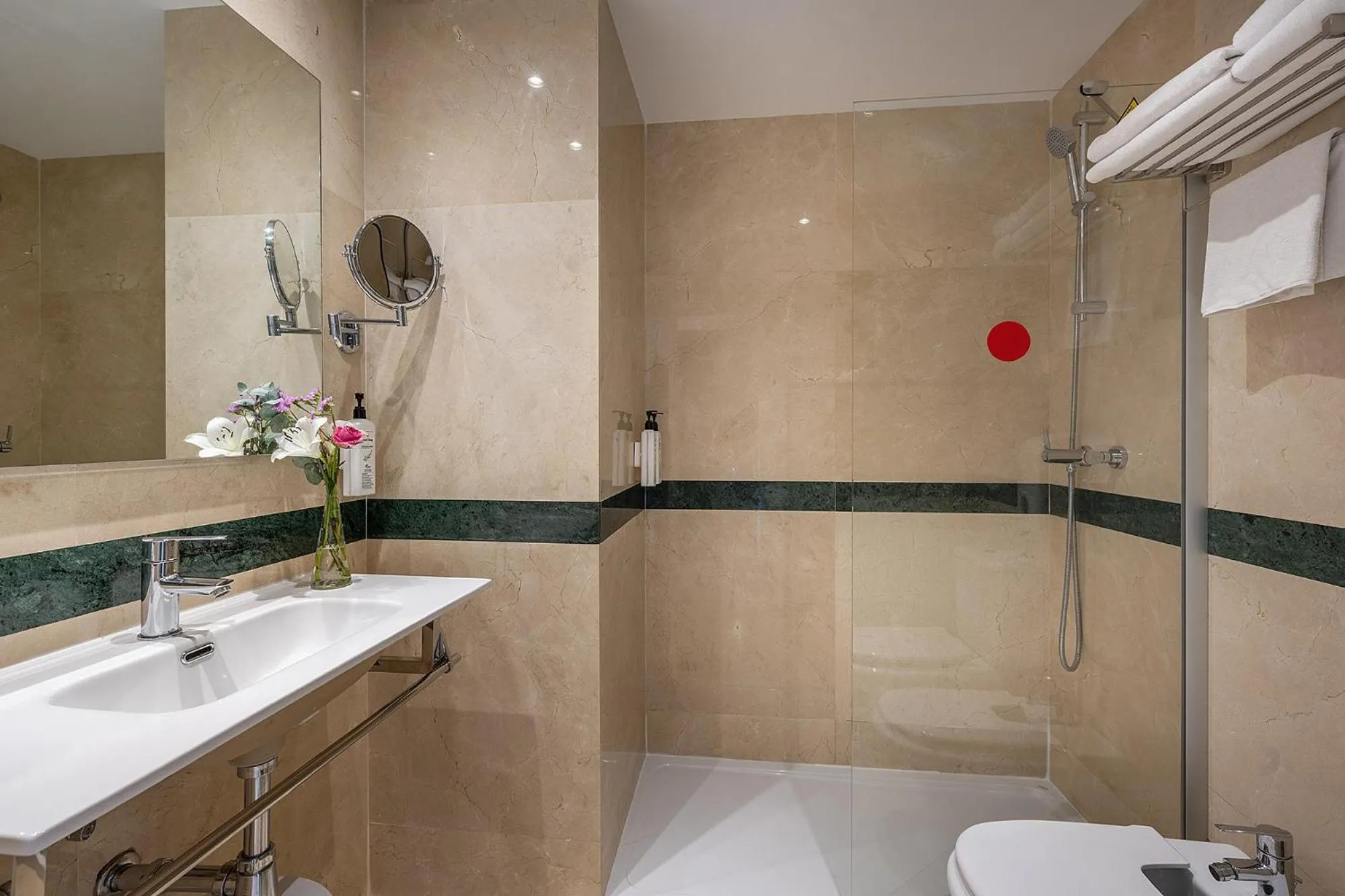 Bathroom in Hotel Playas de Torrevieja