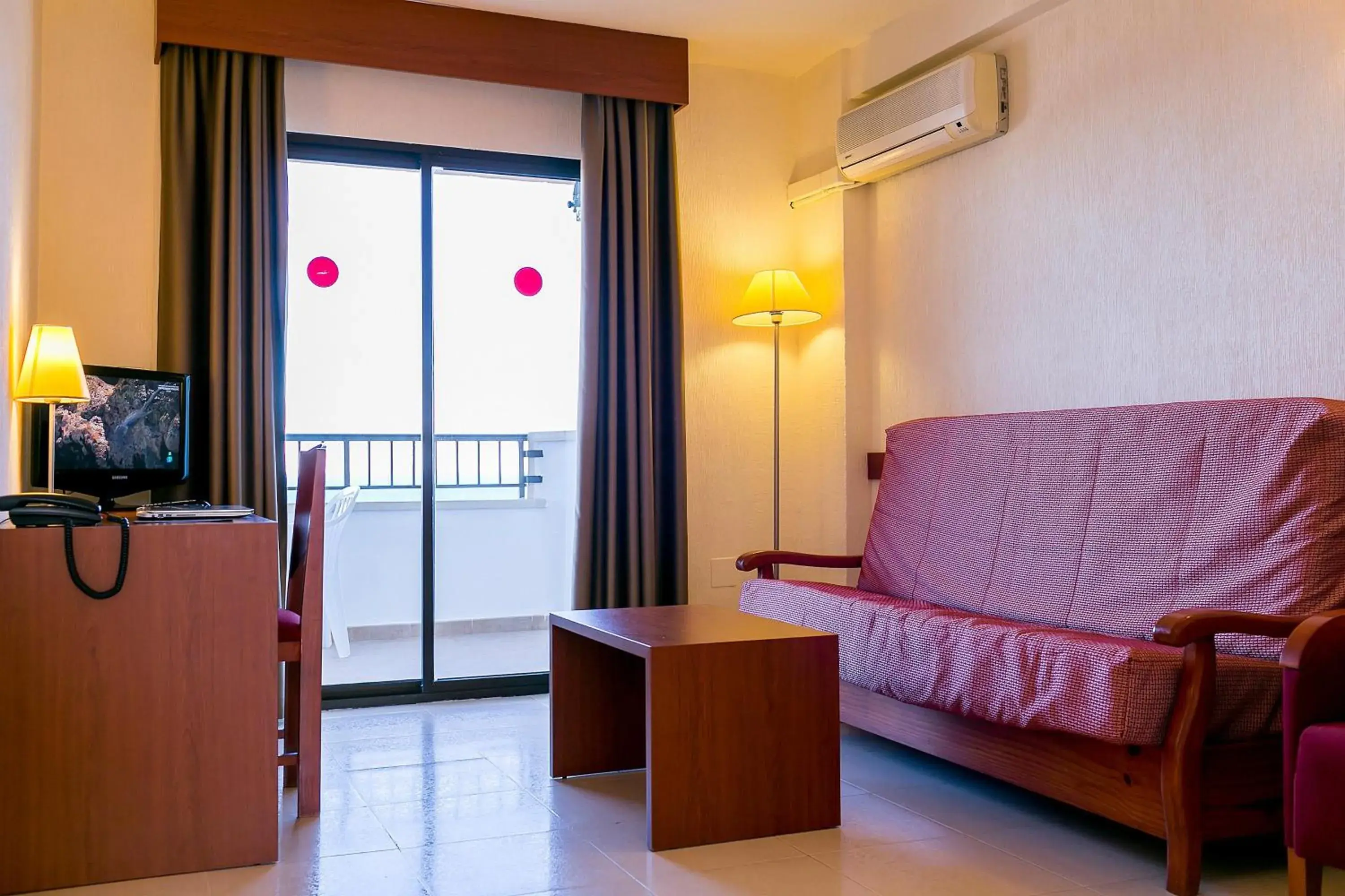 Junior Suite with Sea View in Hotel Playas de Torrevieja Junior Suite with Sea View in Hotel Playas de Torrevieja