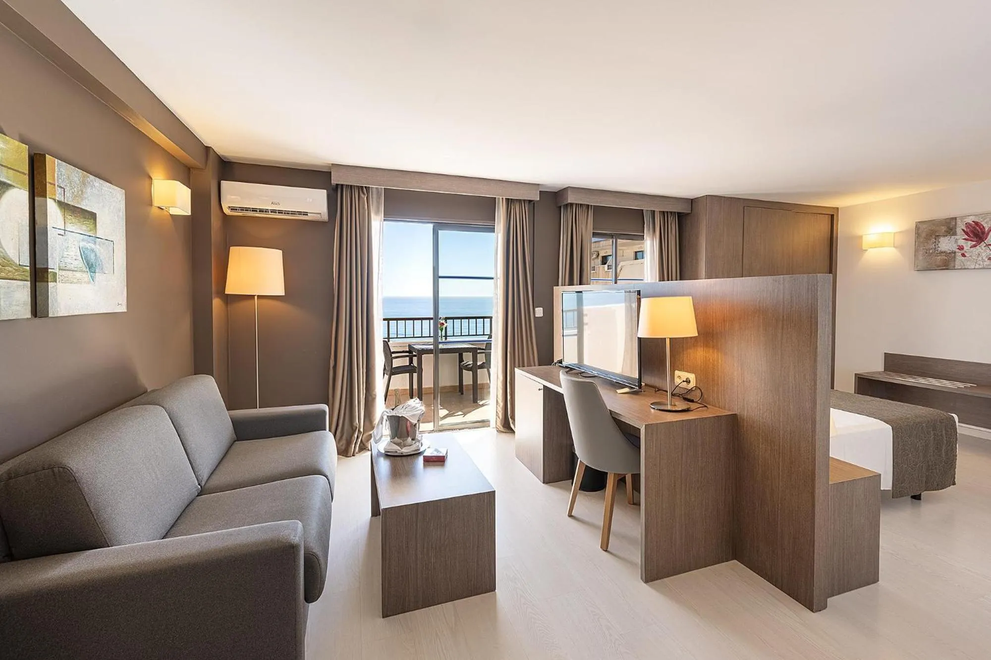 Photo of the whole room in Hotel Playas de Torrevieja