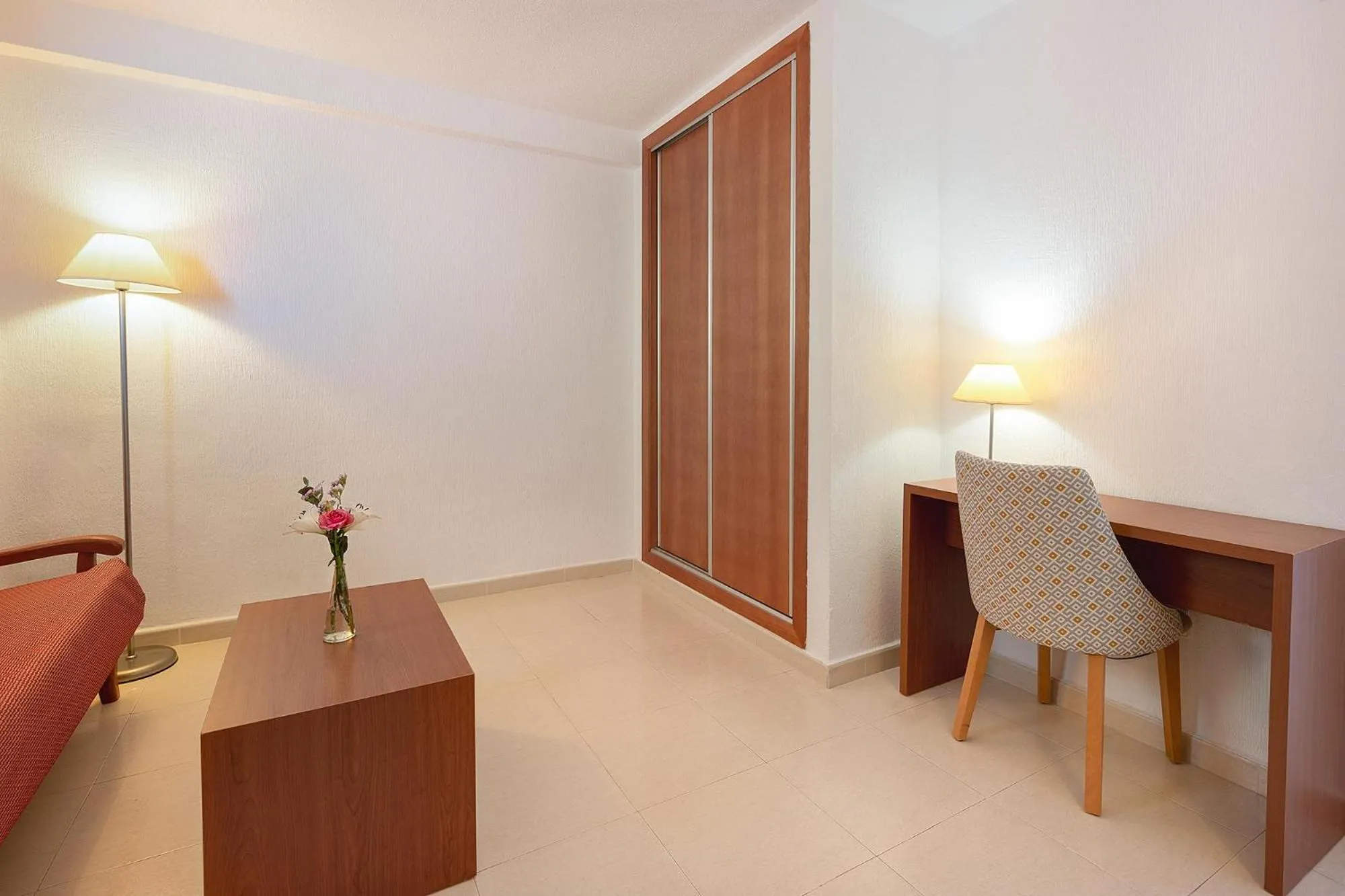 Photo of the whole room in Hotel Playas de Torrevieja