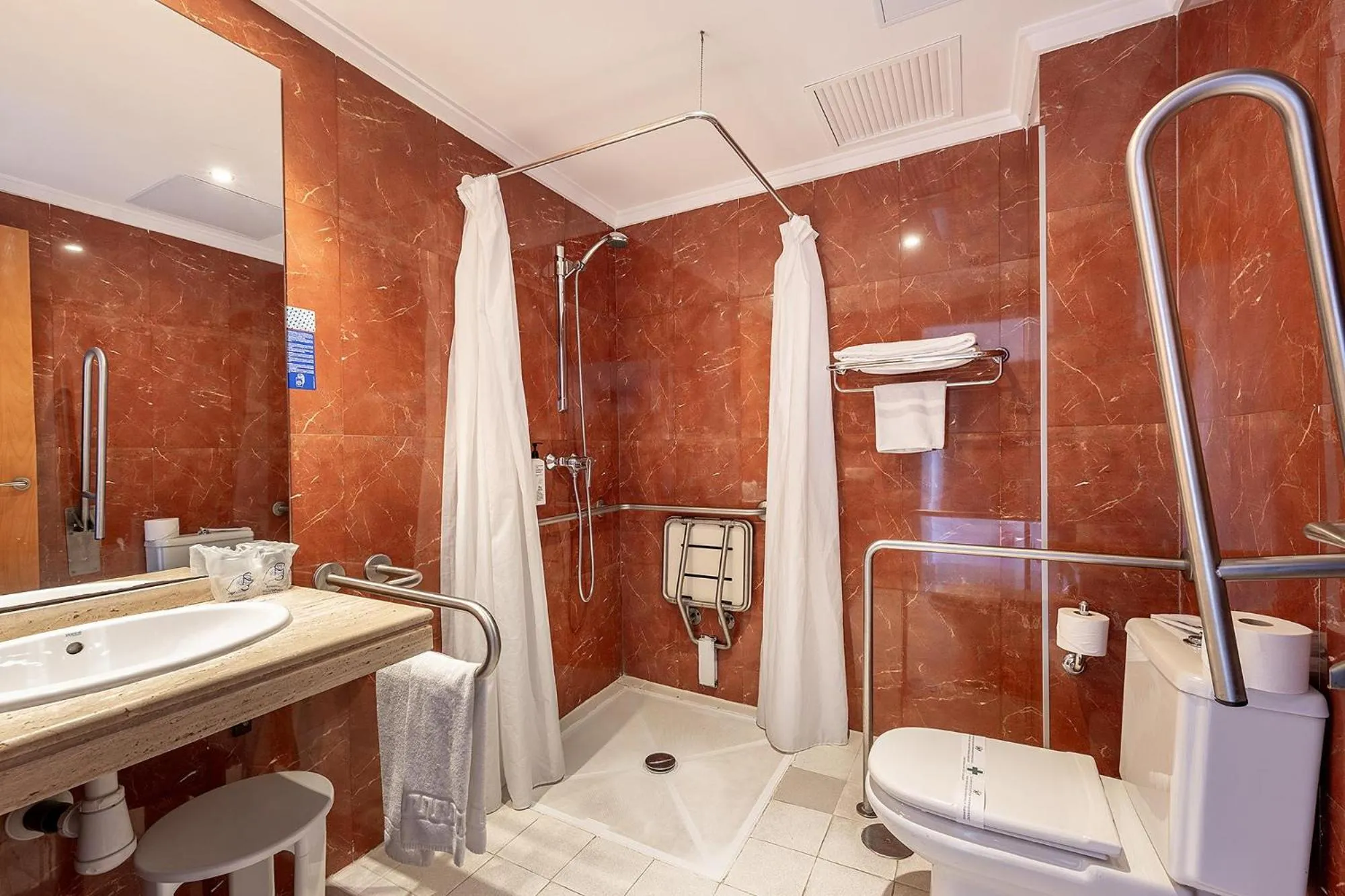 Bathroom in Hotel Playas de Torrevieja
