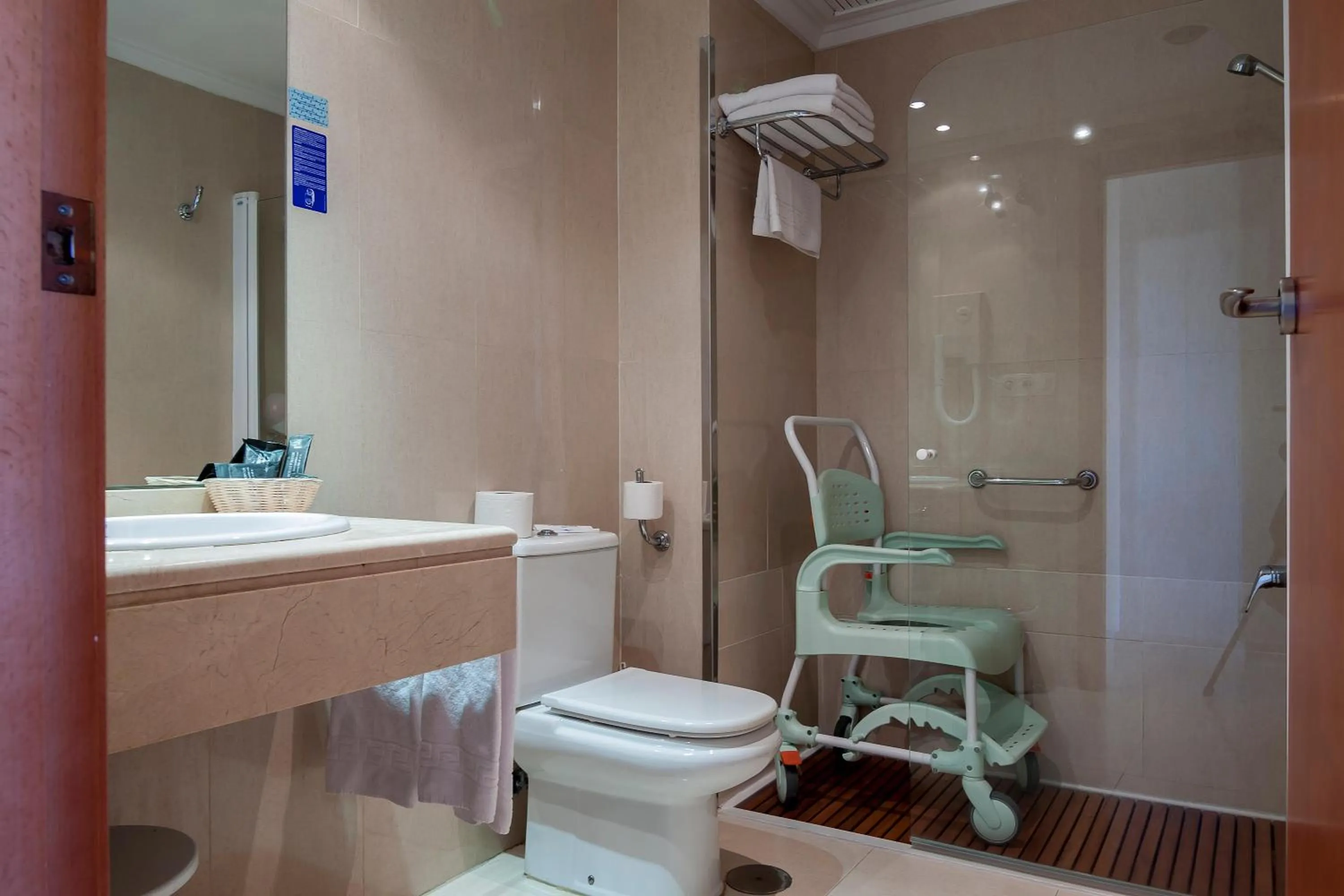 Bathroom in Hotel Playas de Torrevieja