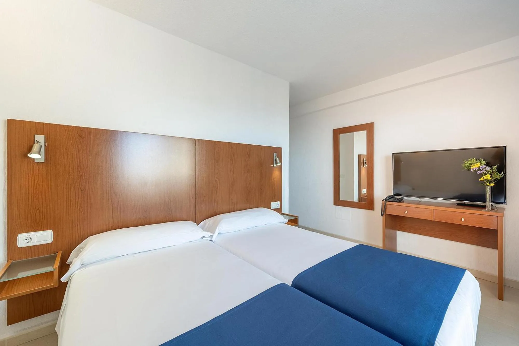 Photo of the whole room, Bed in Hotel Playas de Torrevieja