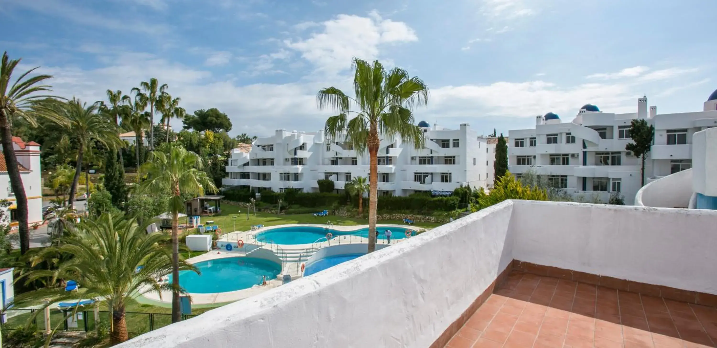 Swimming pool in Ona Campanario Swimming pool in Ona Campanario