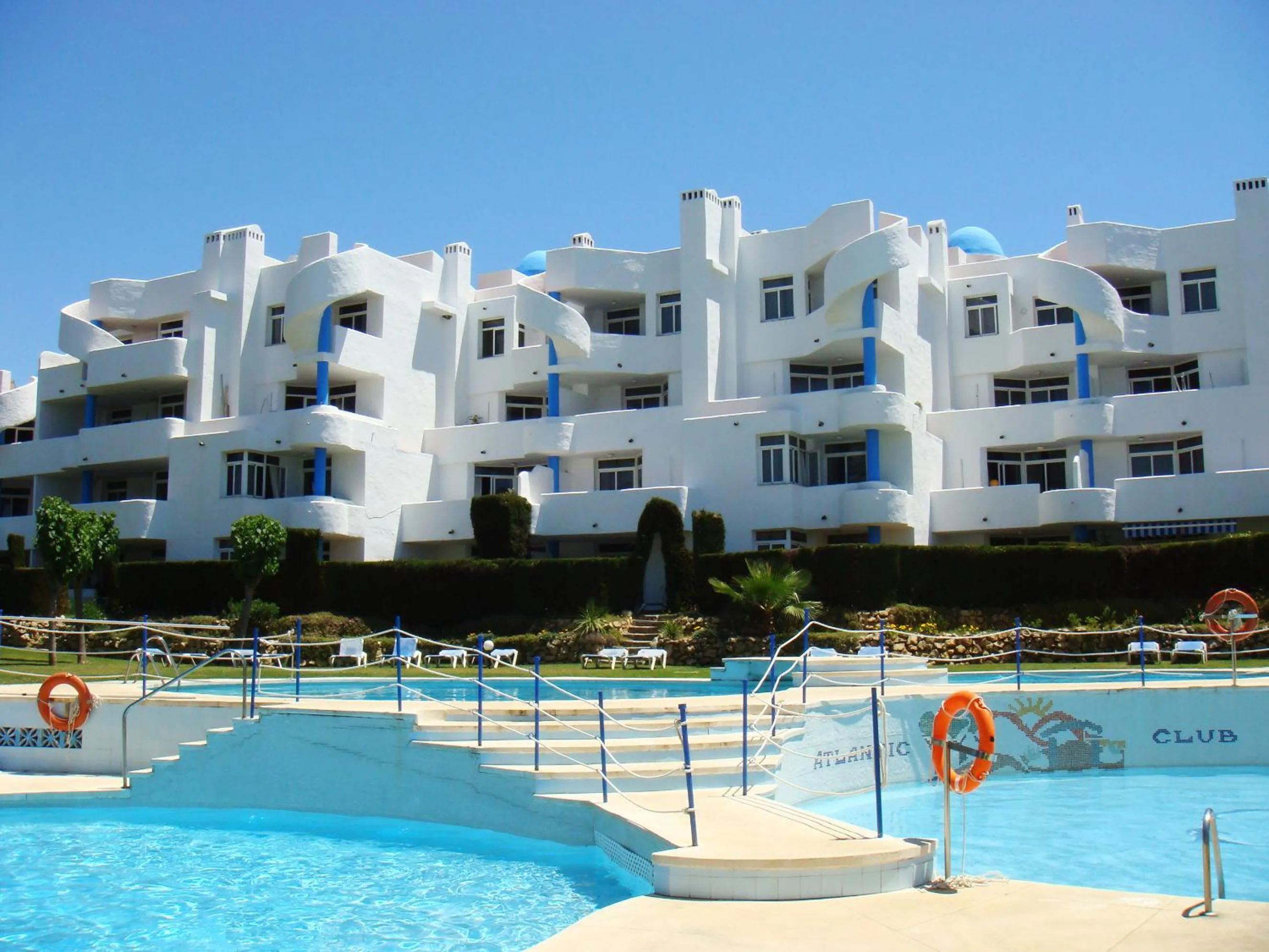 Swimming pool in Ona Campanario
