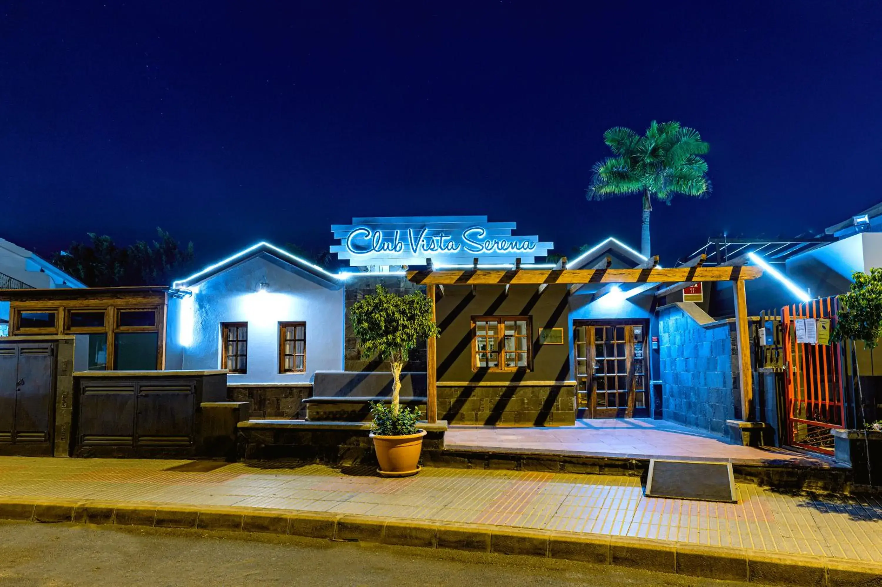 Property building in Club Vista Serena Property building in Club Vista Serena