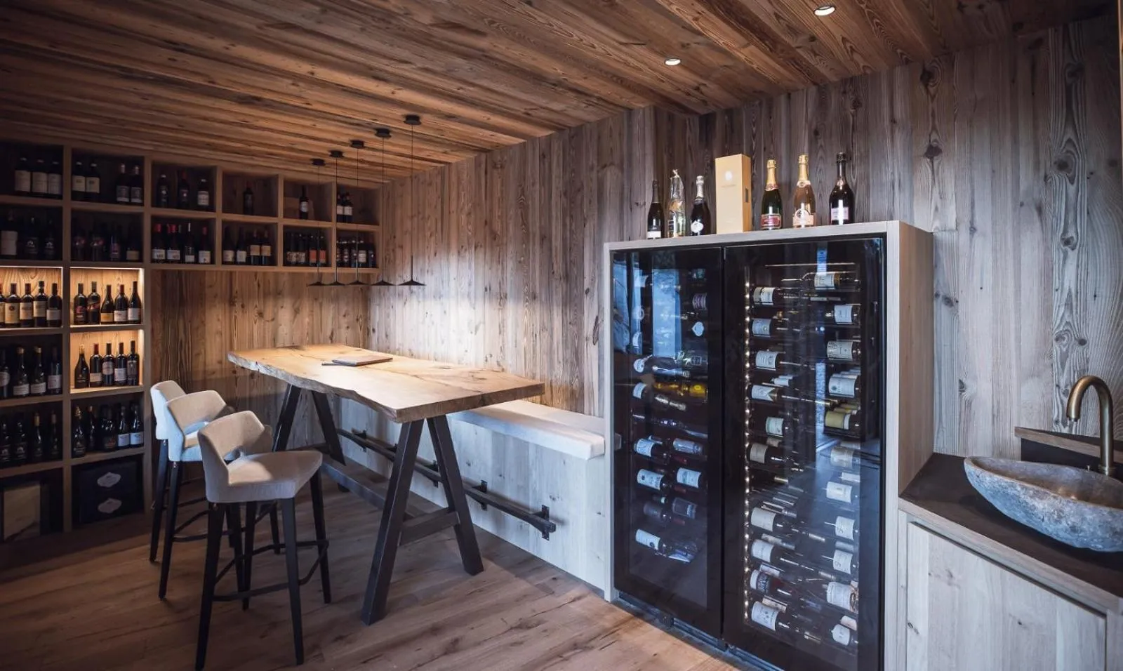 Lounge or bar in Amus Chalets Dolomites - Luxury Chalets South Tyrol