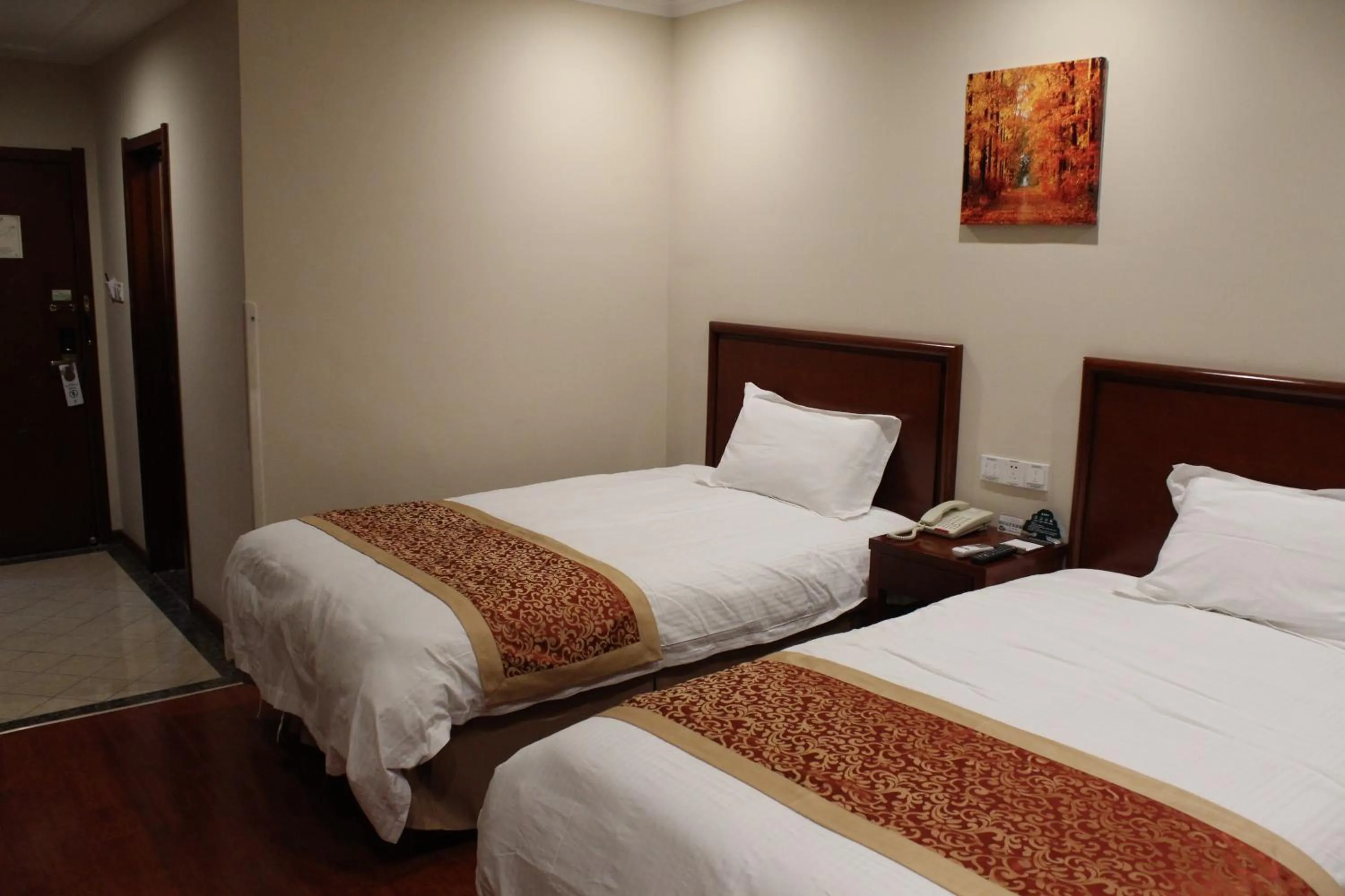 Photo of the whole room, Bed in GreenTree Inn Zhangjiakou Yu County Bus Station Business Hotel