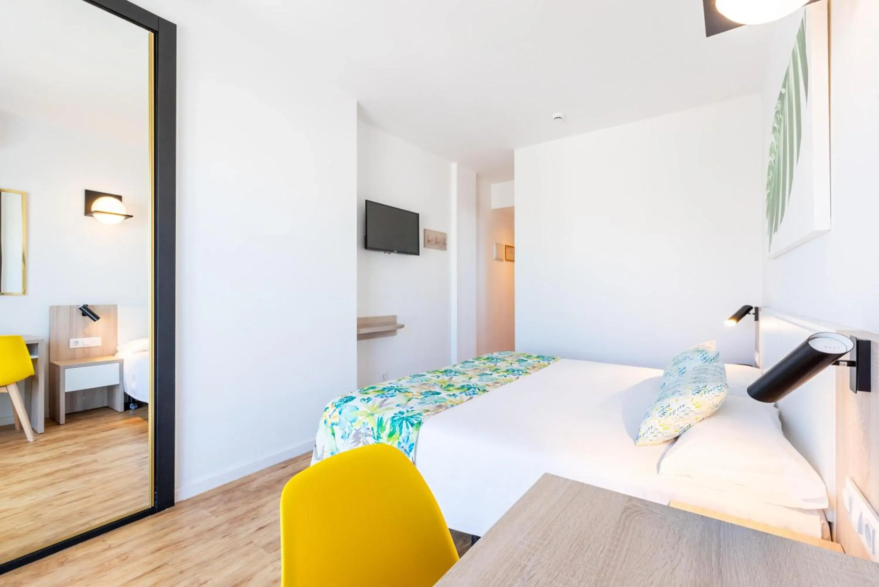 Photo of the whole room, Bed in THB San Fermín Photo of the whole room, Bed in THB San Fermín