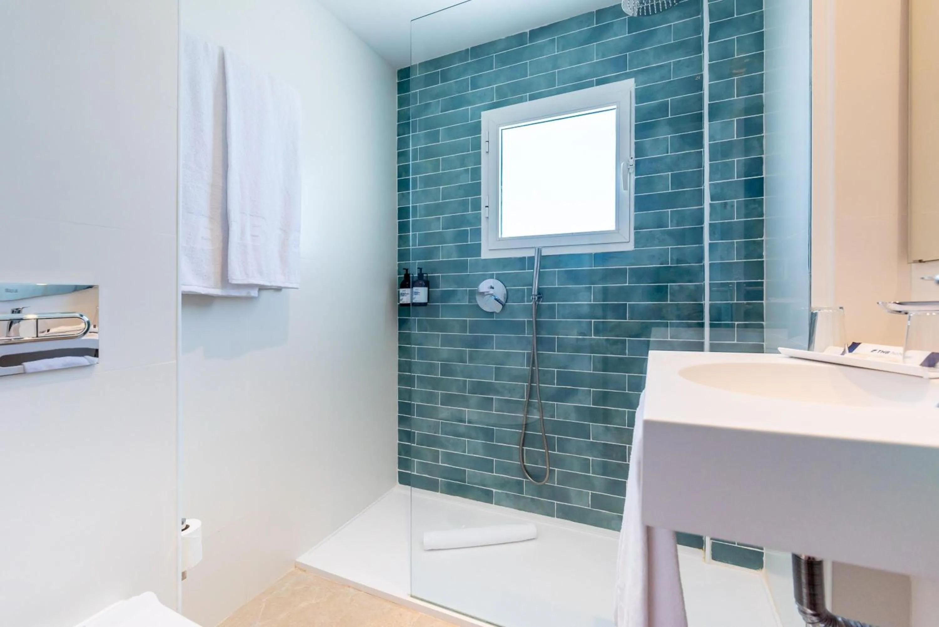 Shower in THB San Fermín