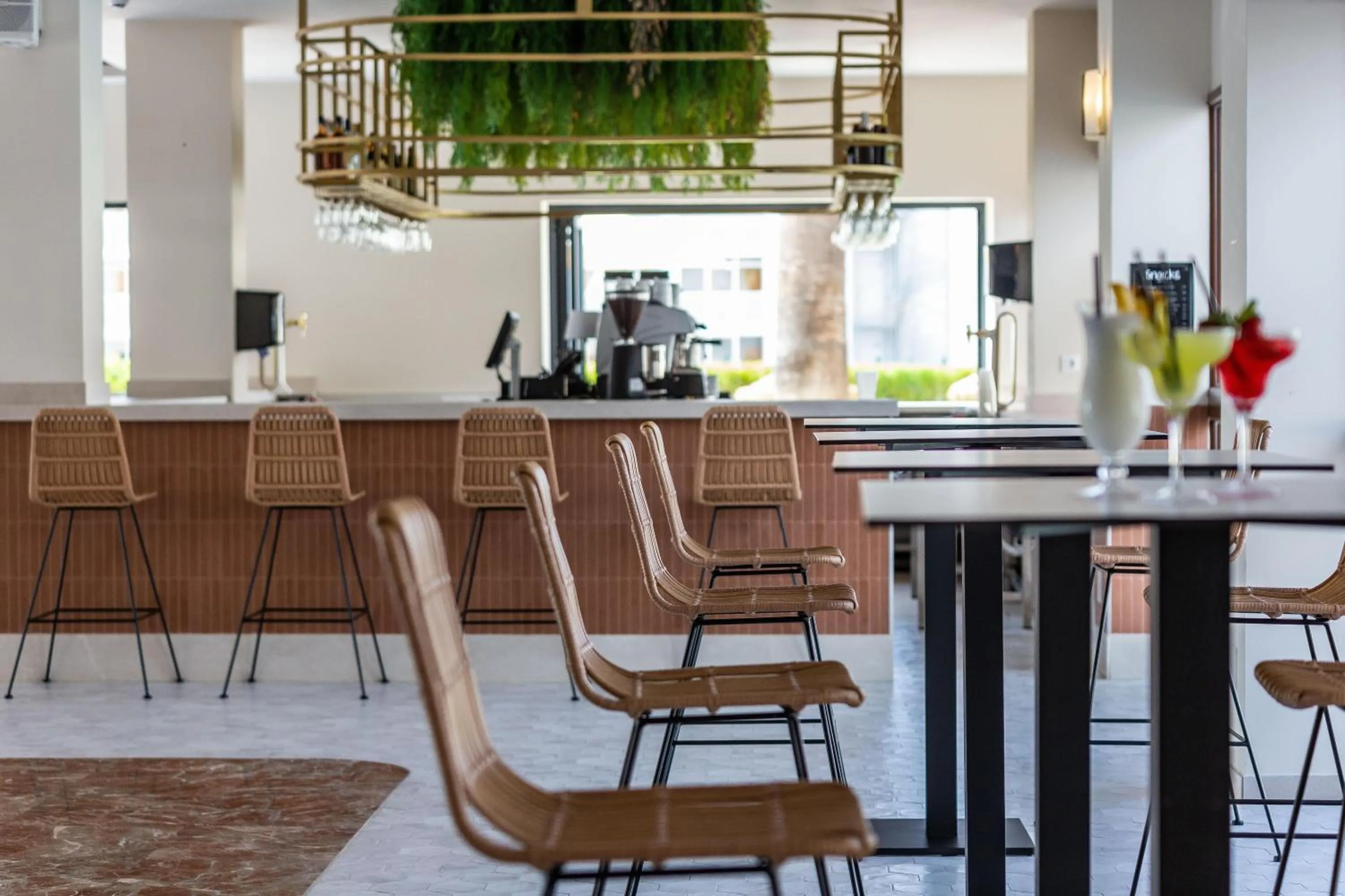 Lounge or bar in THB San Fermín