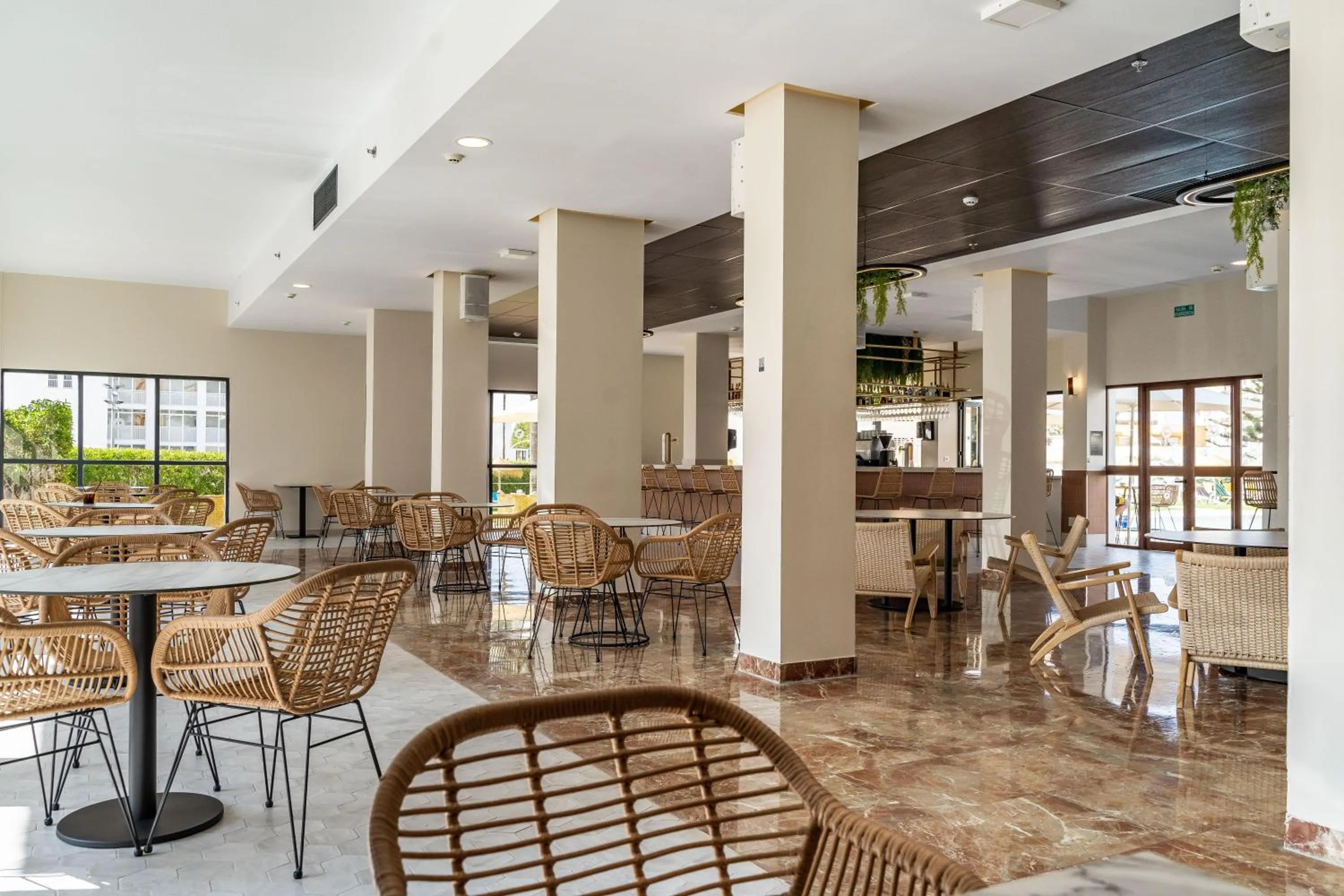 Lounge or bar in THB San Fermín