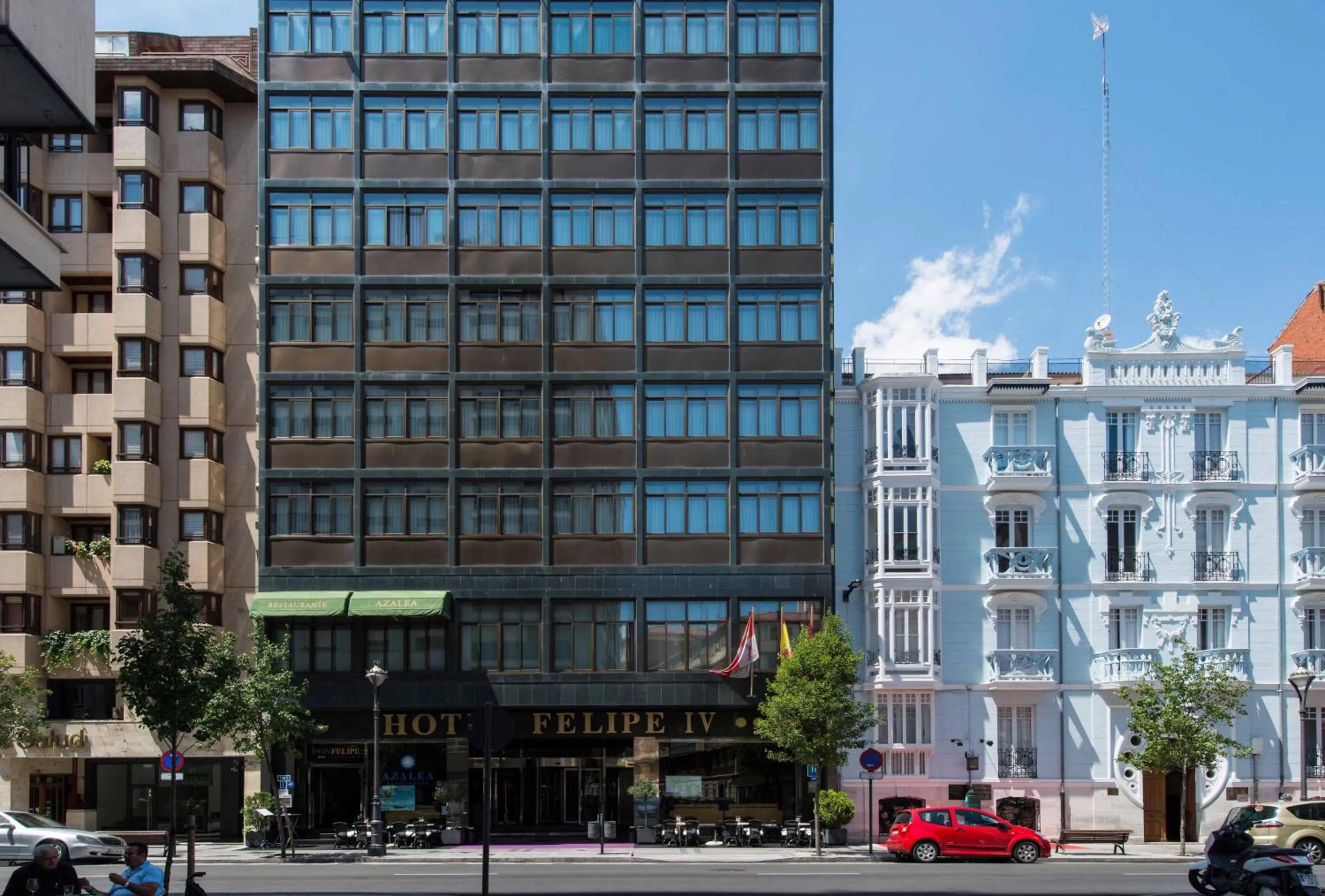 Facade/entrance in Felipe IV
