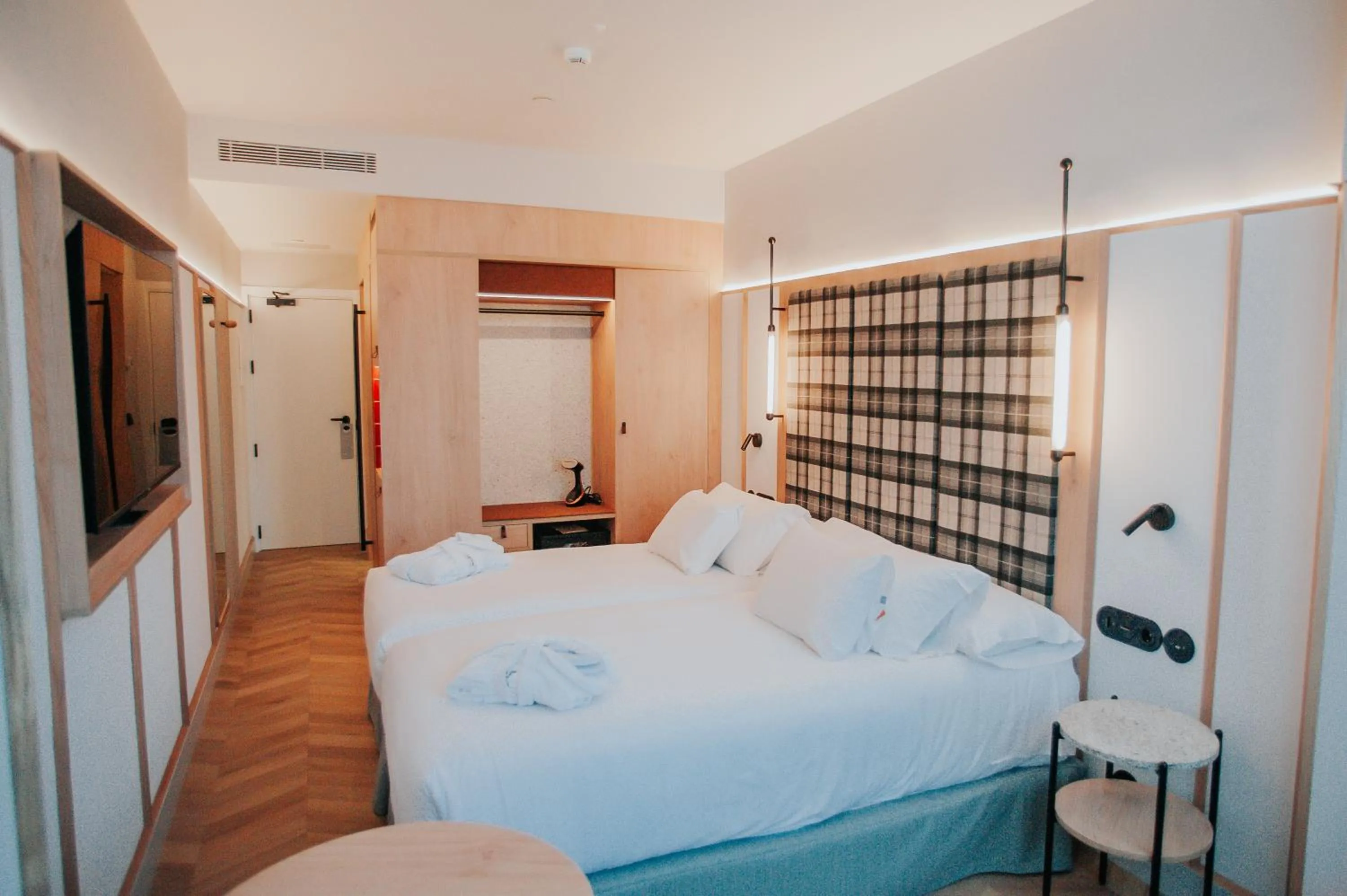 Photo of the whole room in Felipe IV