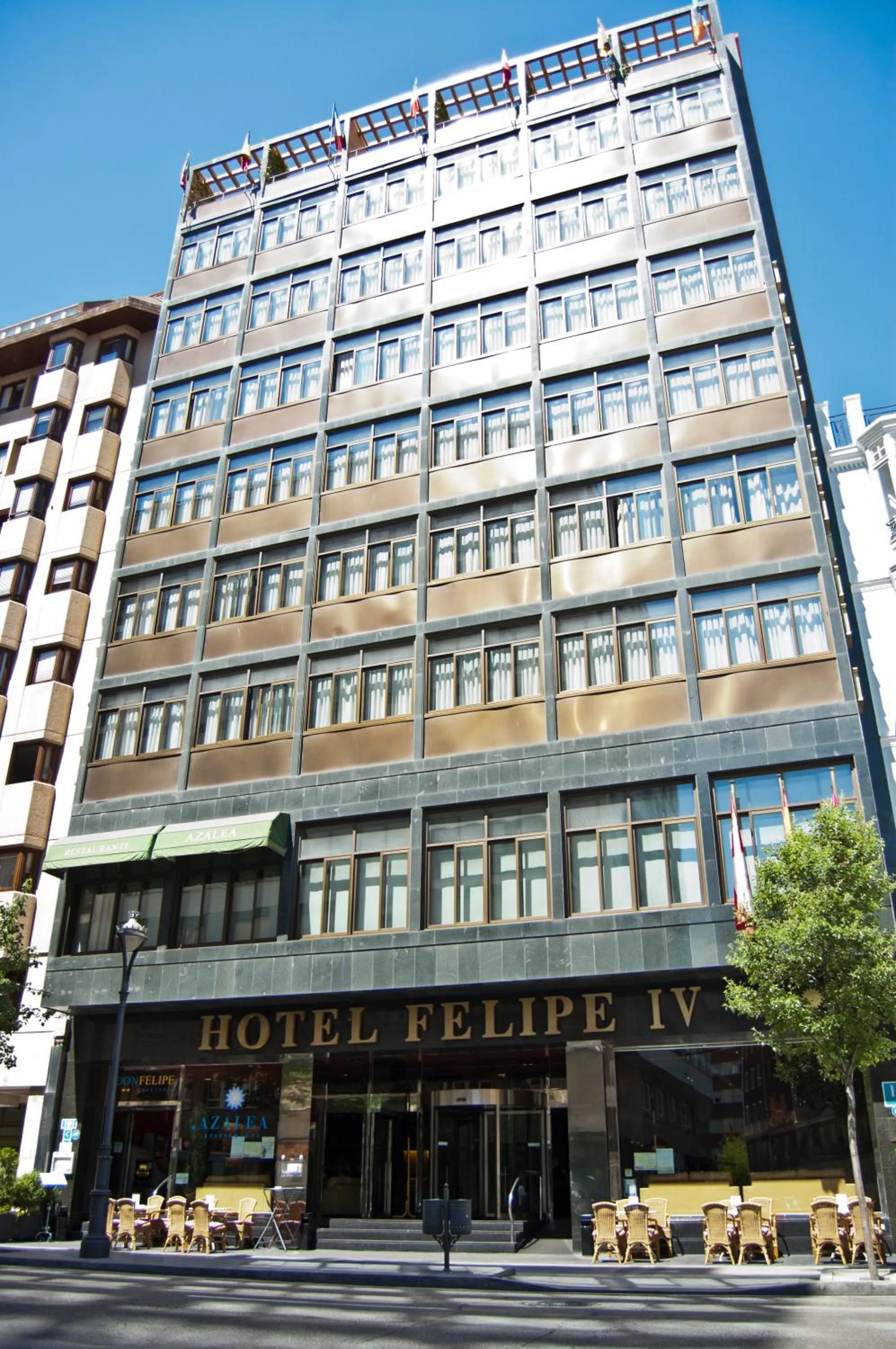 Facade/entrance in Felipe IV