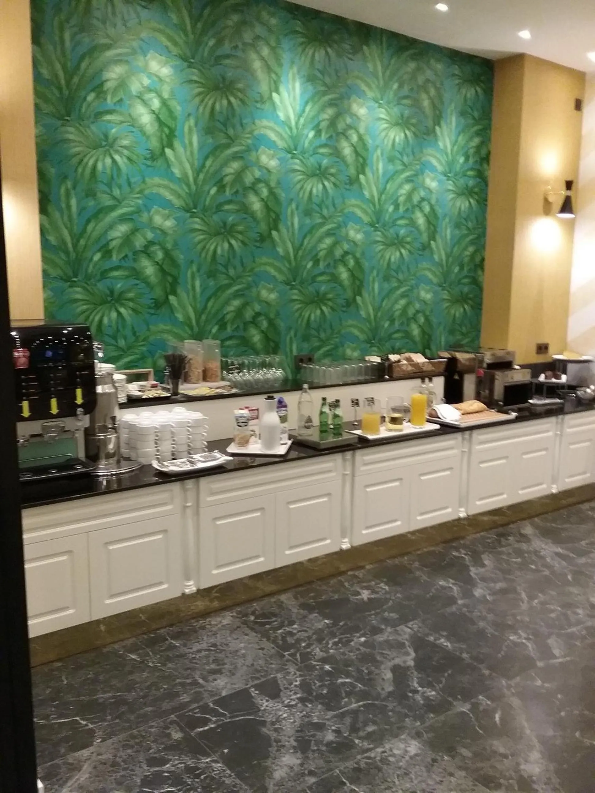 Buffet breakfast in Felipe IV