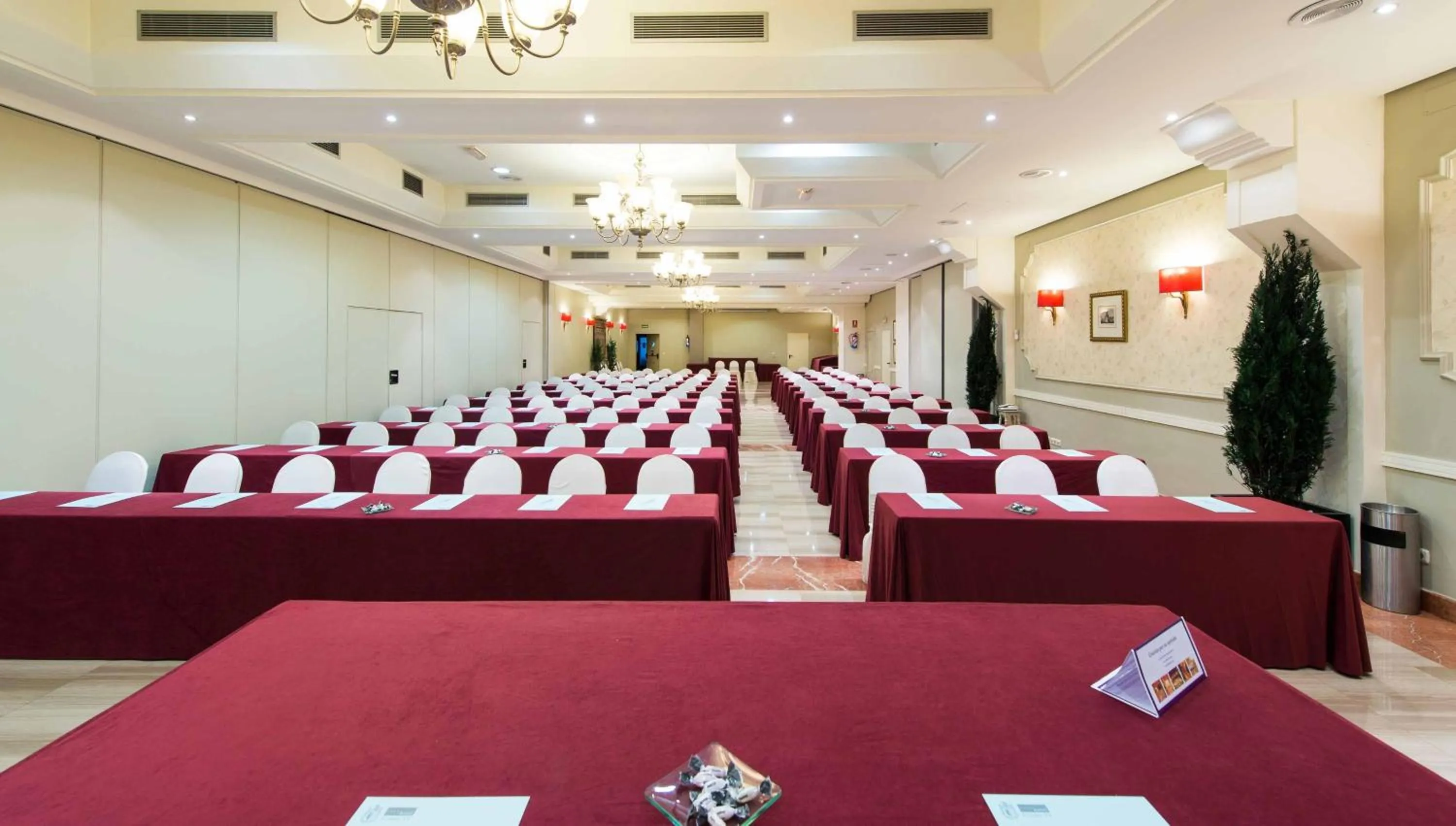 Business facilities in Felipe IV