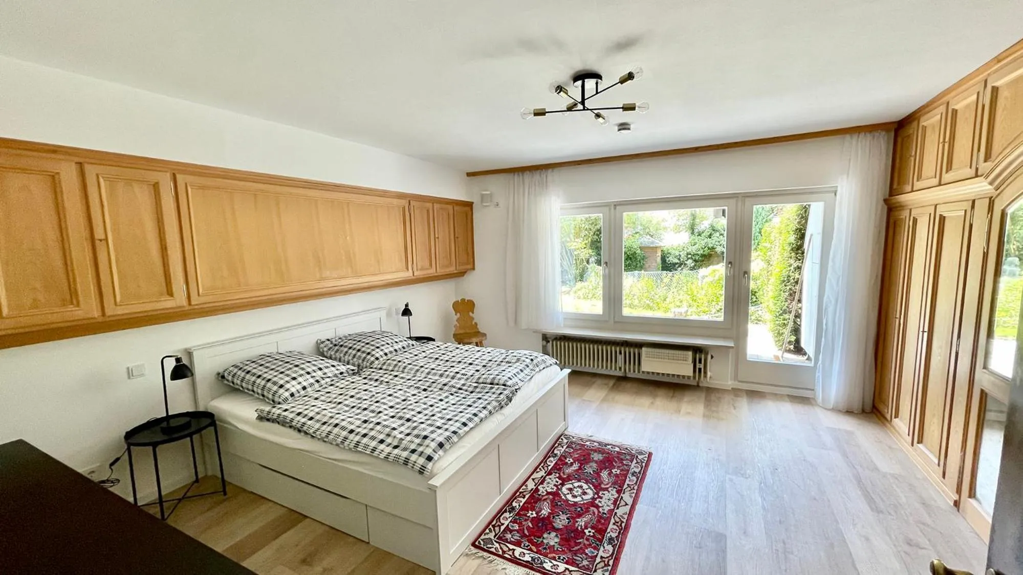 Large holiday apartment with sauna, terrace, garden and open fireplace