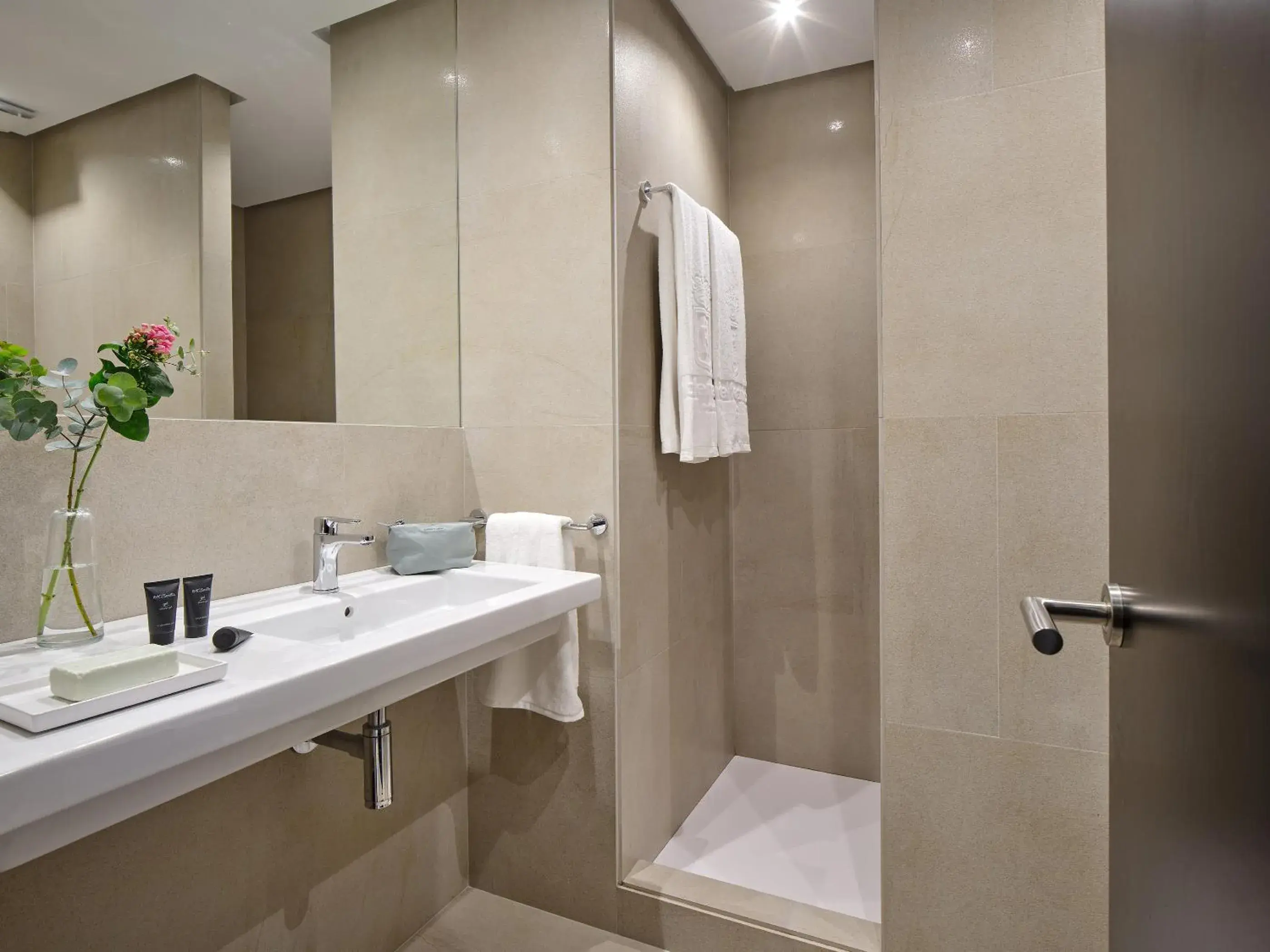 Bathroom in Hotel Fernando III Bathroom in Hotel Fernando III