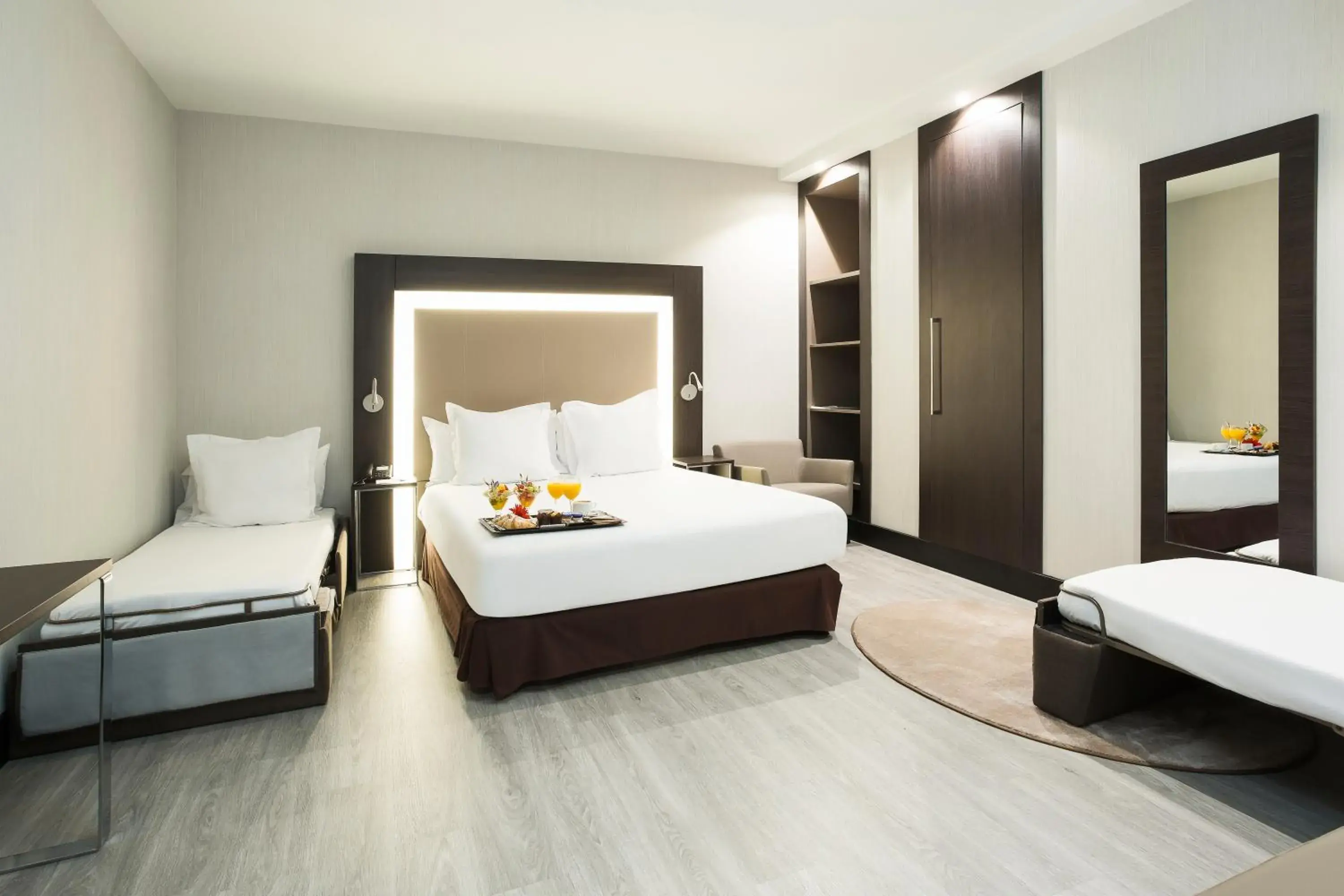 Standard Room with One Queen Bed and Two Single Beds in Novotel Madrid Center Standard Room with One Queen Bed and Two Single Beds in Novotel Madrid Center
