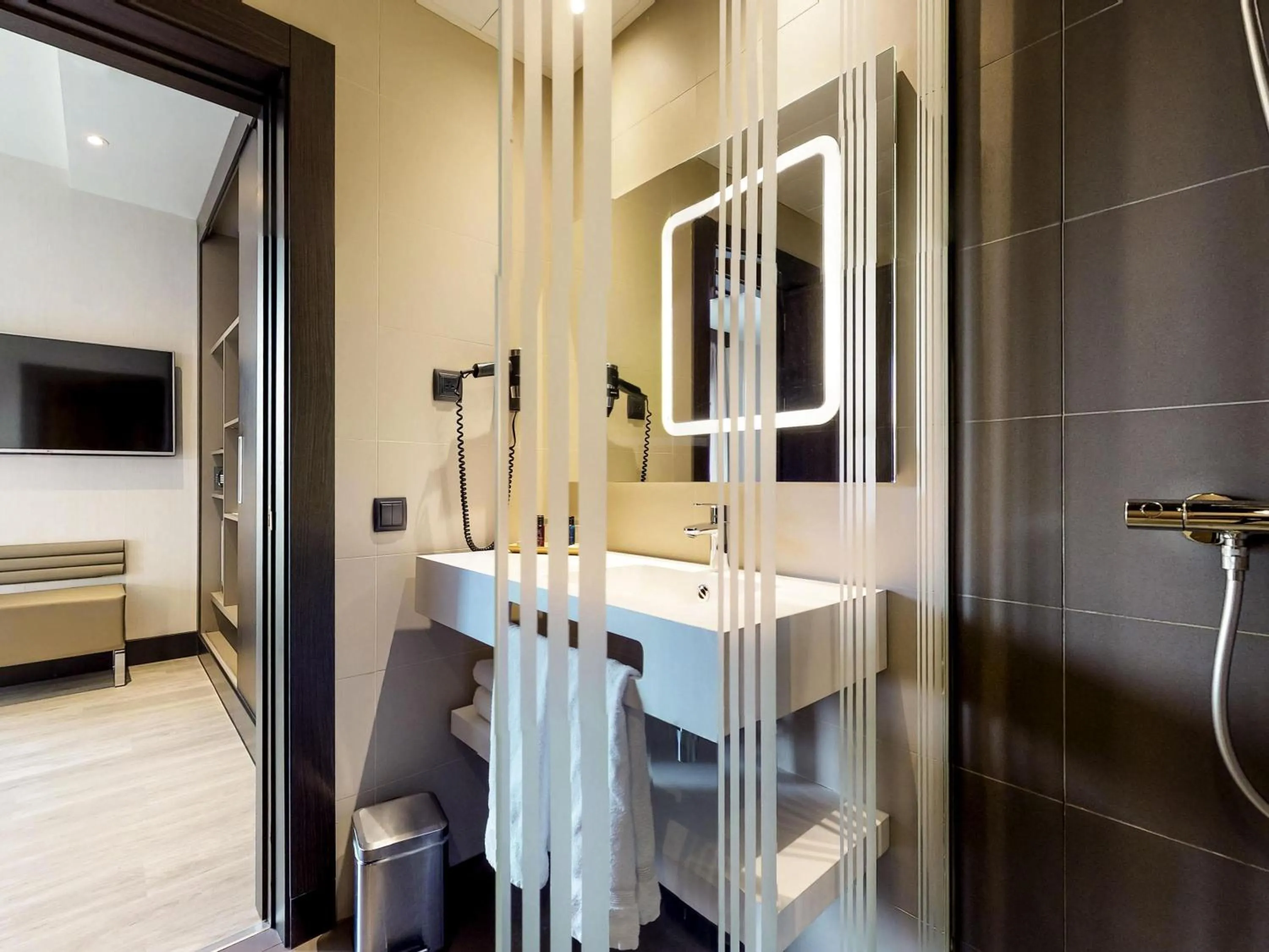 Bedroom in Novotel Madrid Center