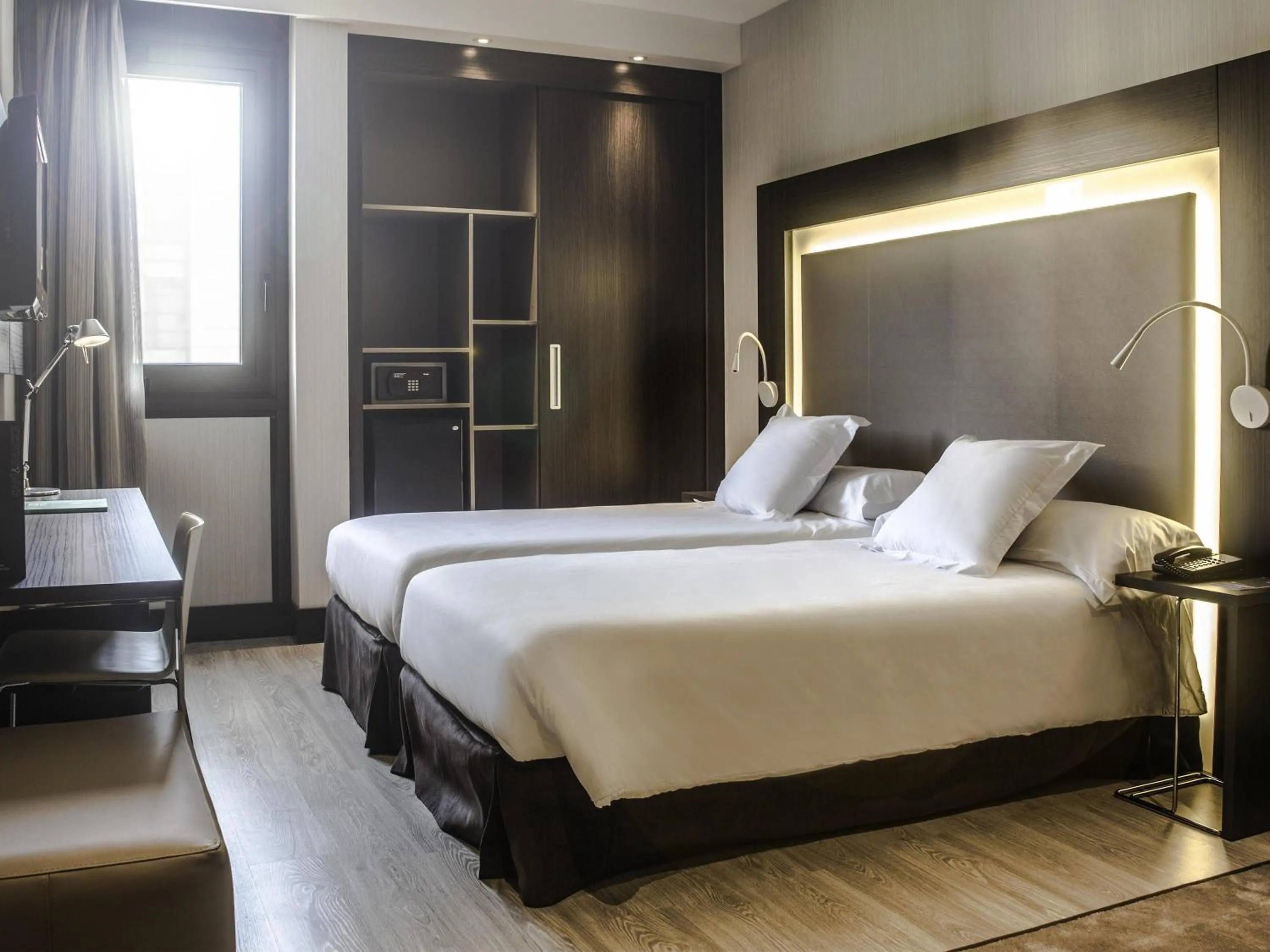 Bedroom, Bed in Novotel Madrid Center