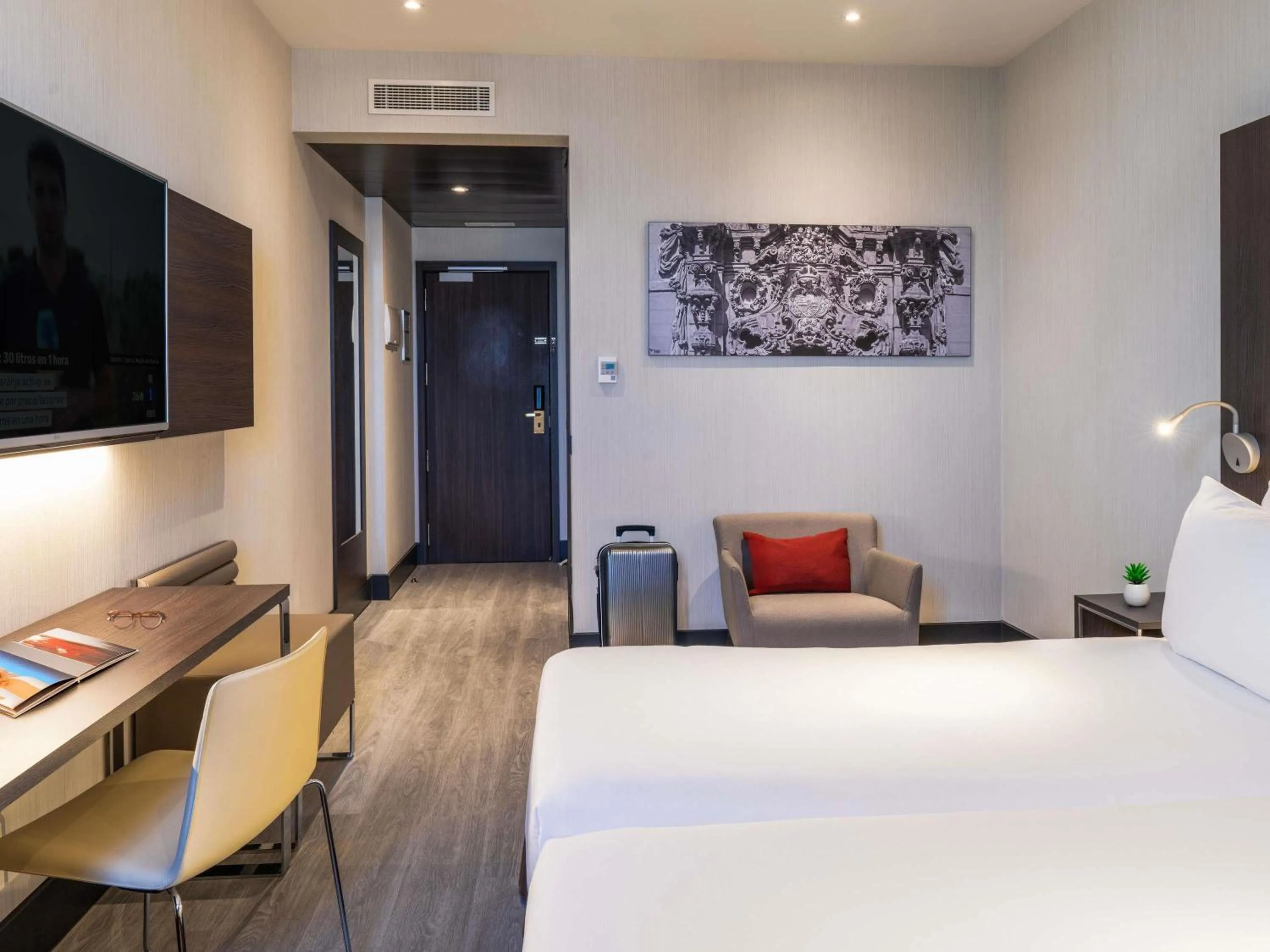 Bedroom, Bed in Novotel Madrid Center