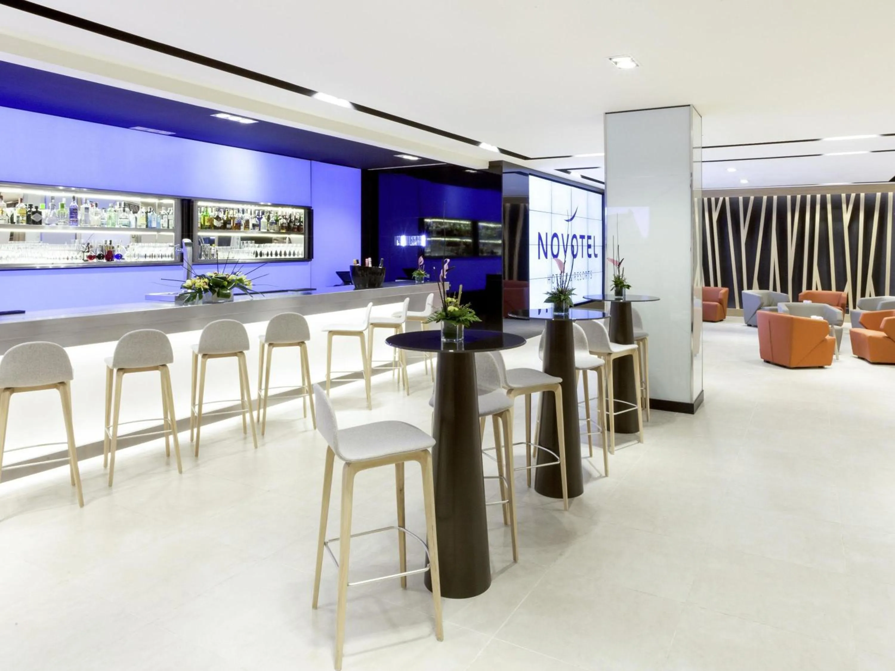 Lounge or bar in Novotel Madrid Center