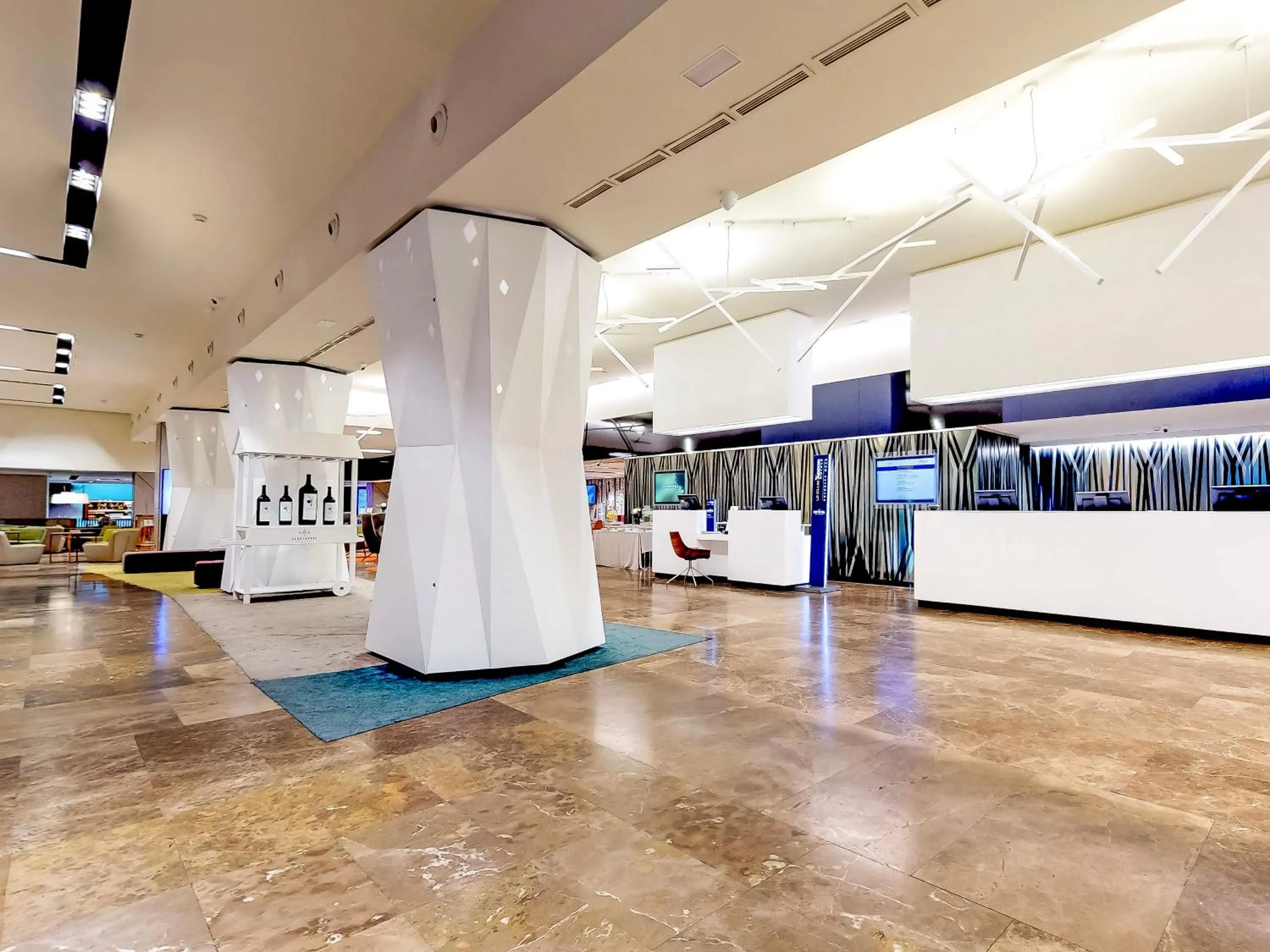 Lobby or reception in Novotel Madrid Center