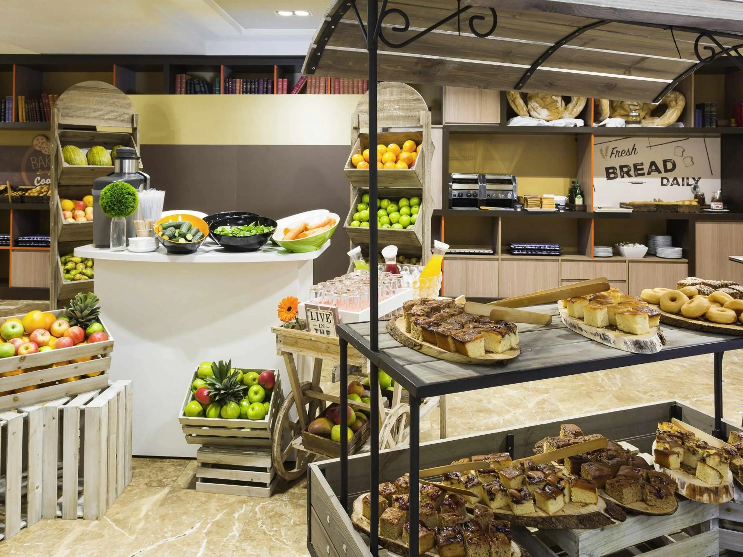 Restaurant/places to eat in Novotel Madrid Center