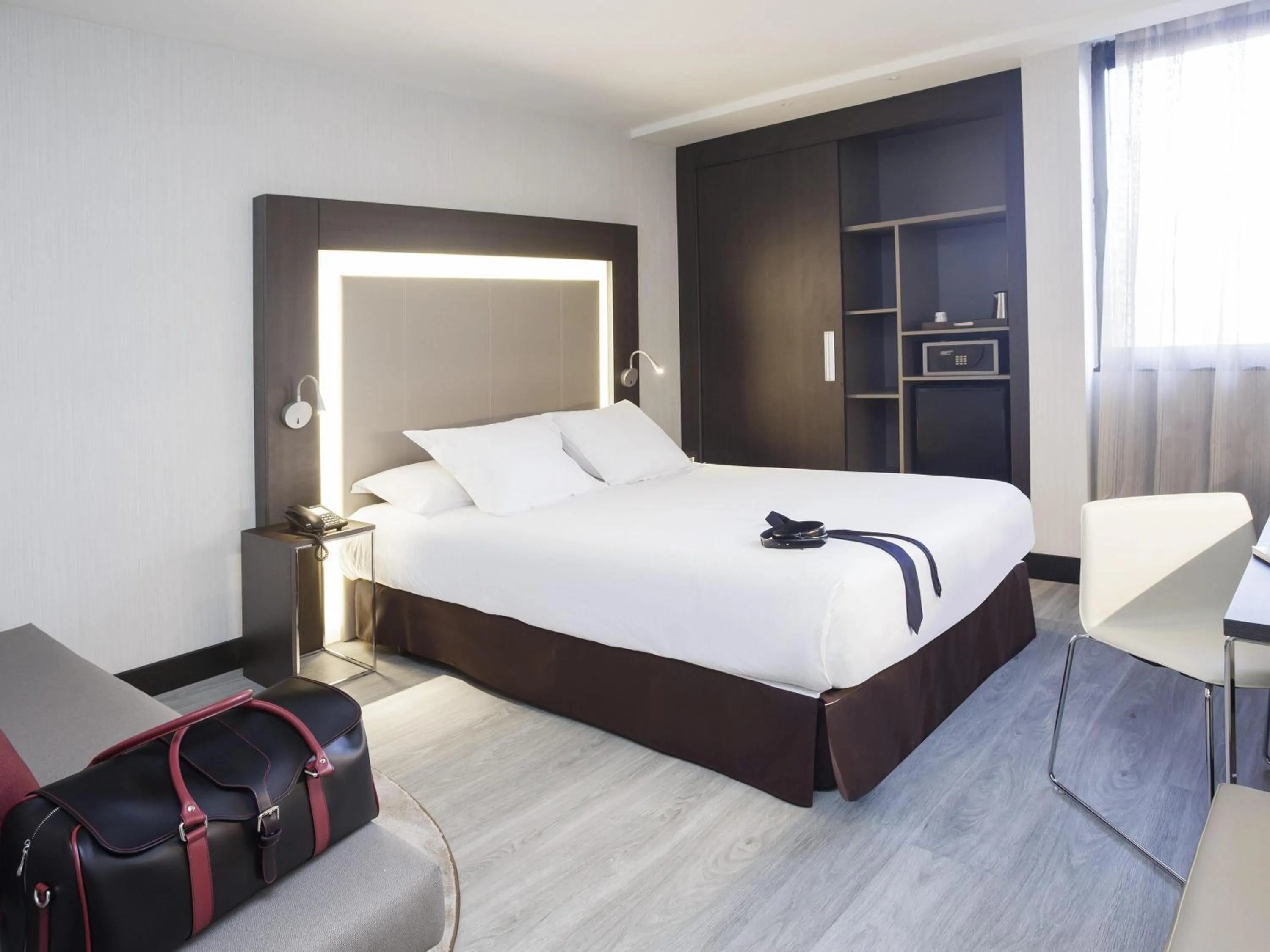 Bedroom, Bed in Novotel Madrid Center