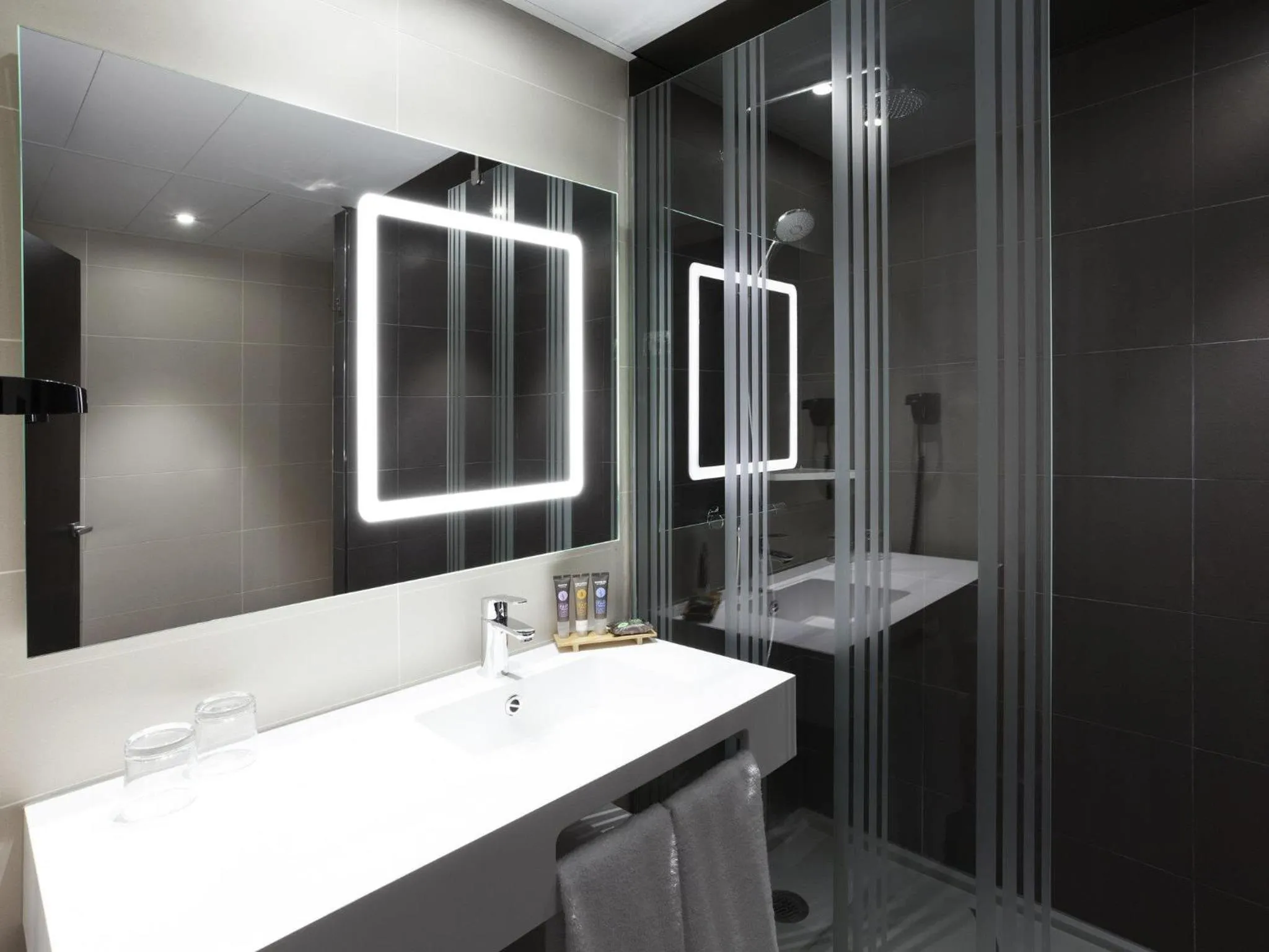 Bedroom in Novotel Madrid Center