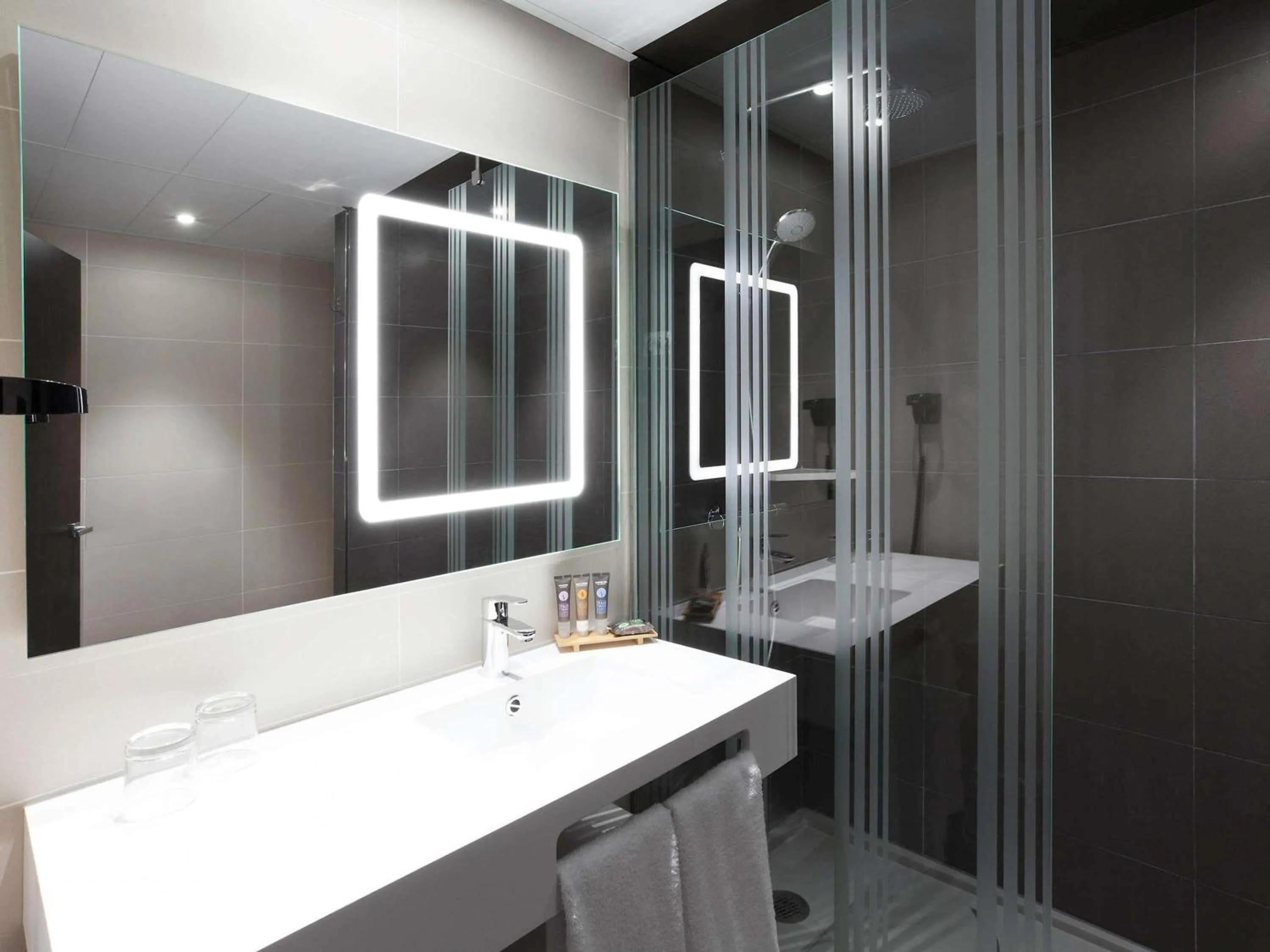 Bedroom in Novotel Madrid Center