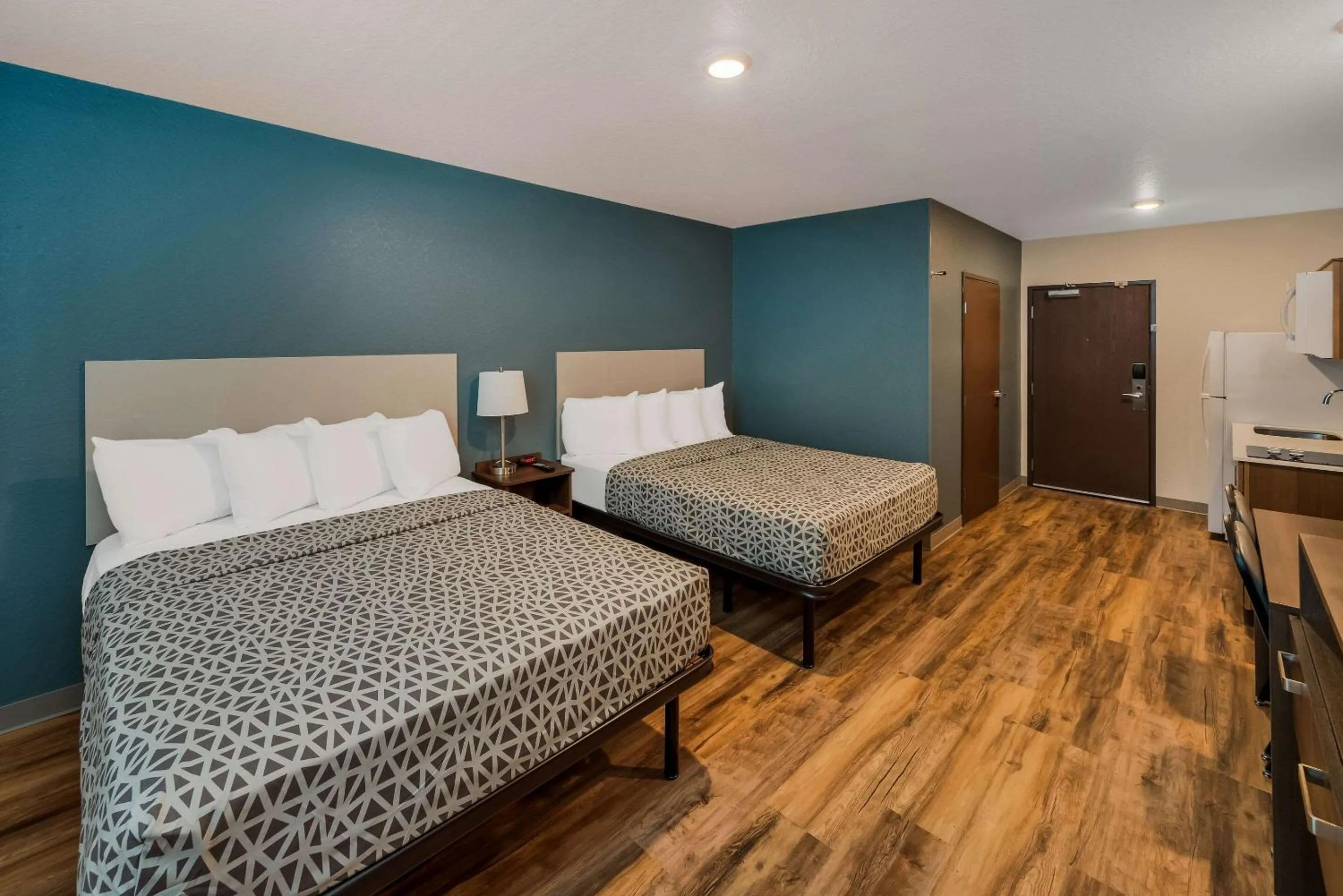 Bedroom, Bed in WoodSpring Suites West Palm Beach