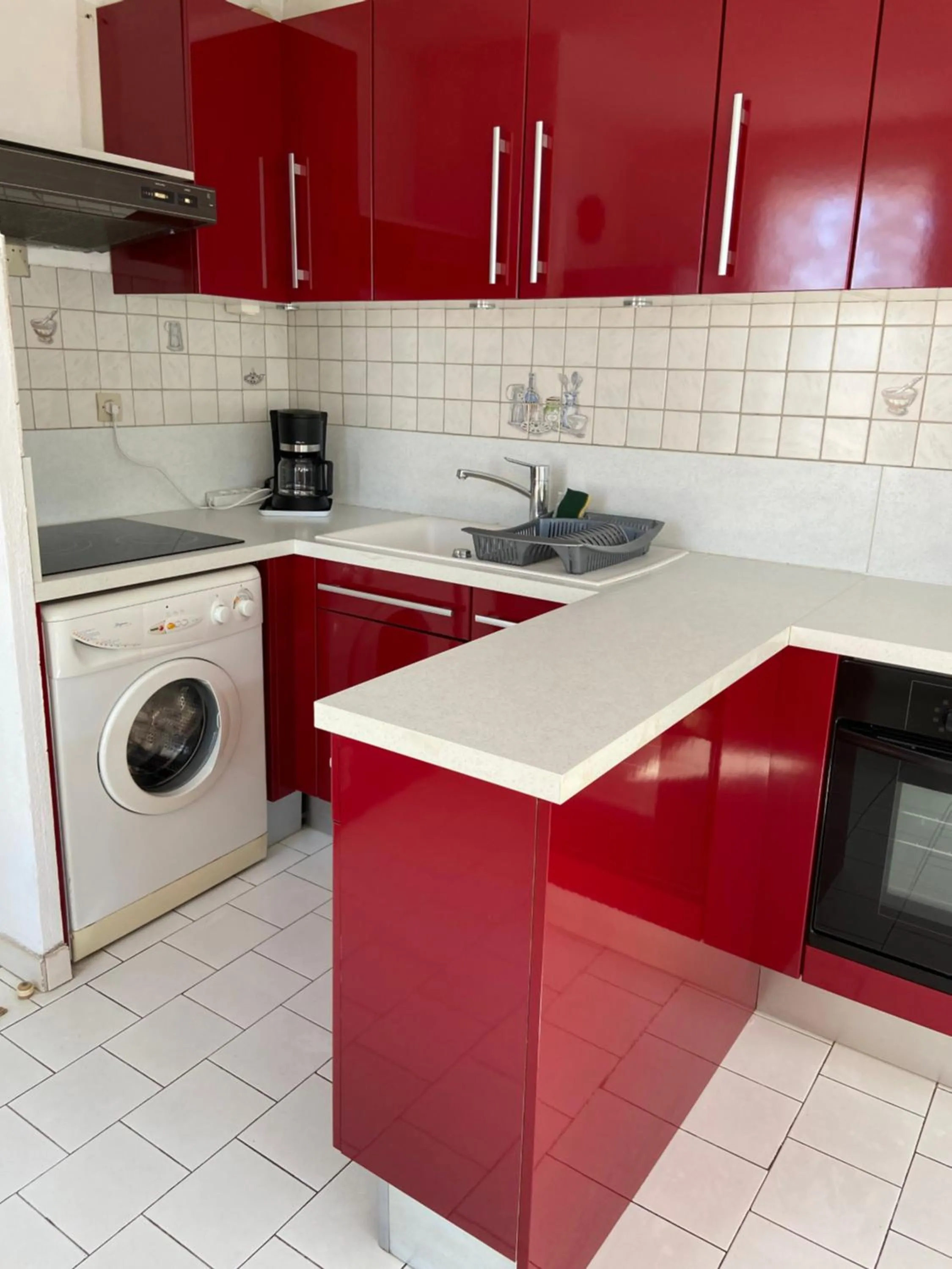 Kitchen or kitchenette in Appartement grande terrasse Climatisé