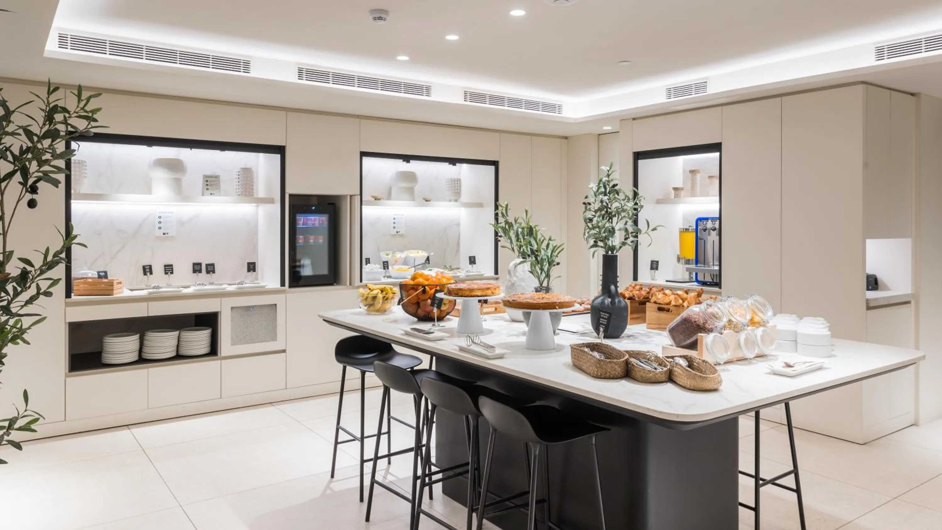 Buffet breakfast in Royal Ramblas