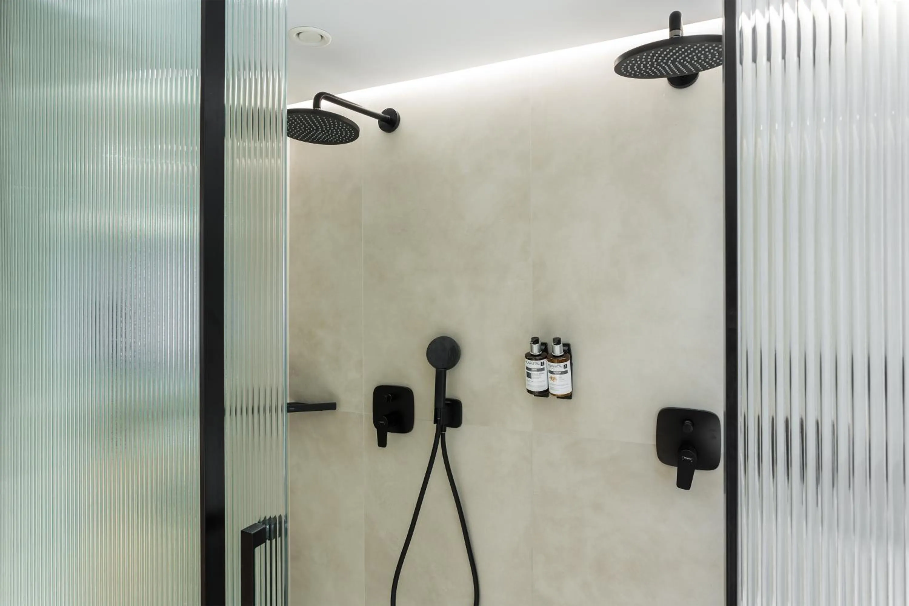 Shower in Royal Ramblas