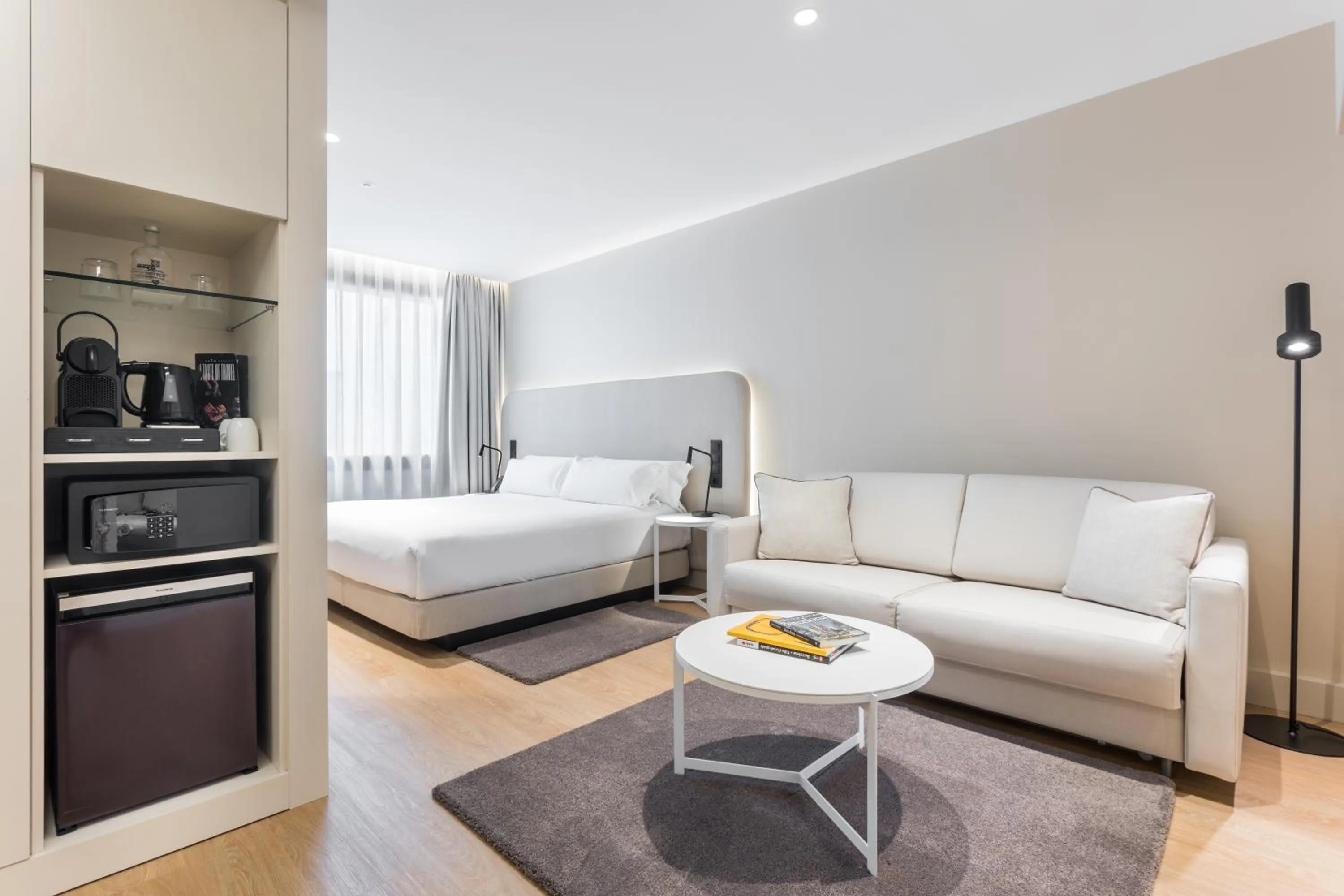 Photo of the whole room, Bed in Royal Ramblas