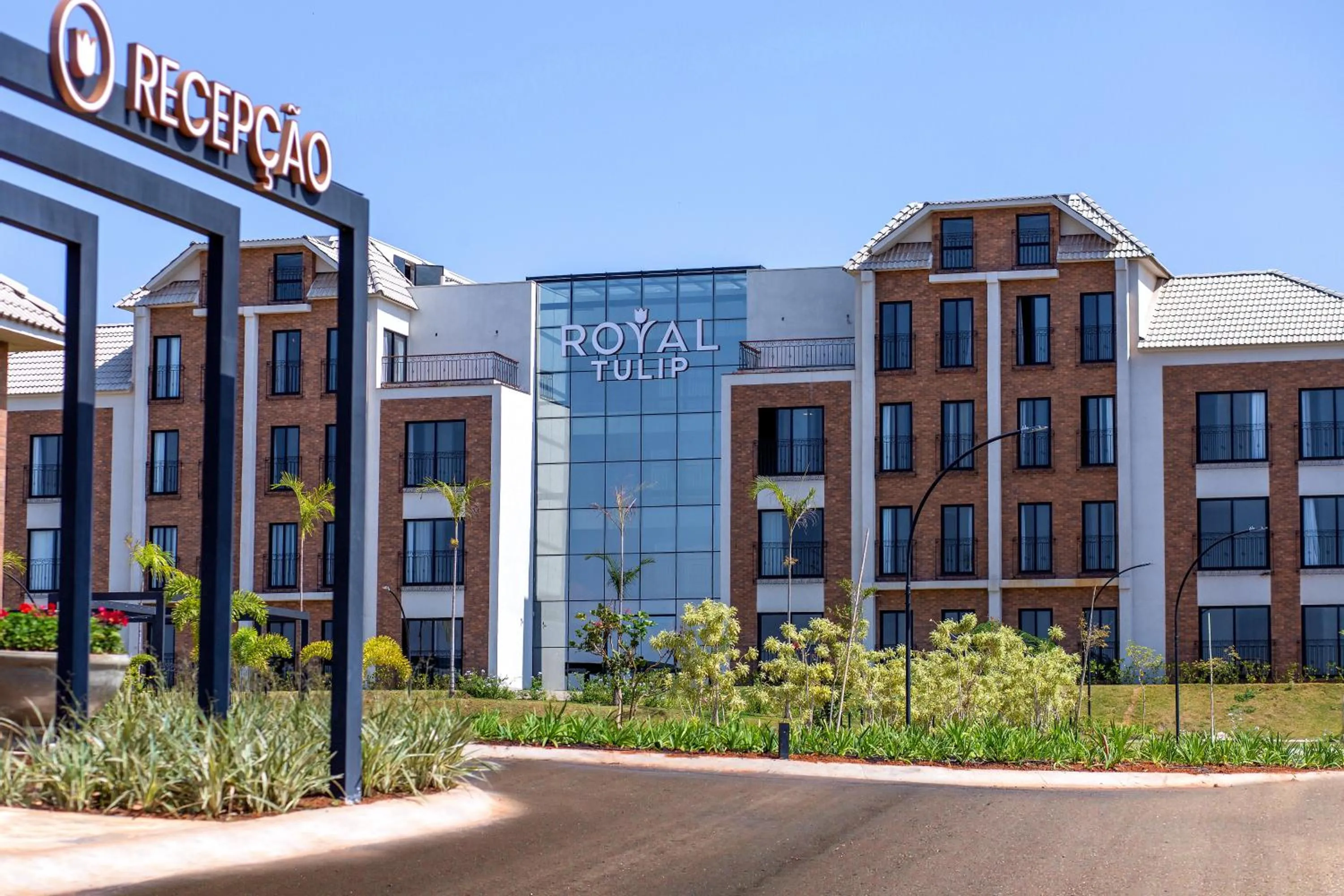 Facade/entrance in Royal Tulip Holambra