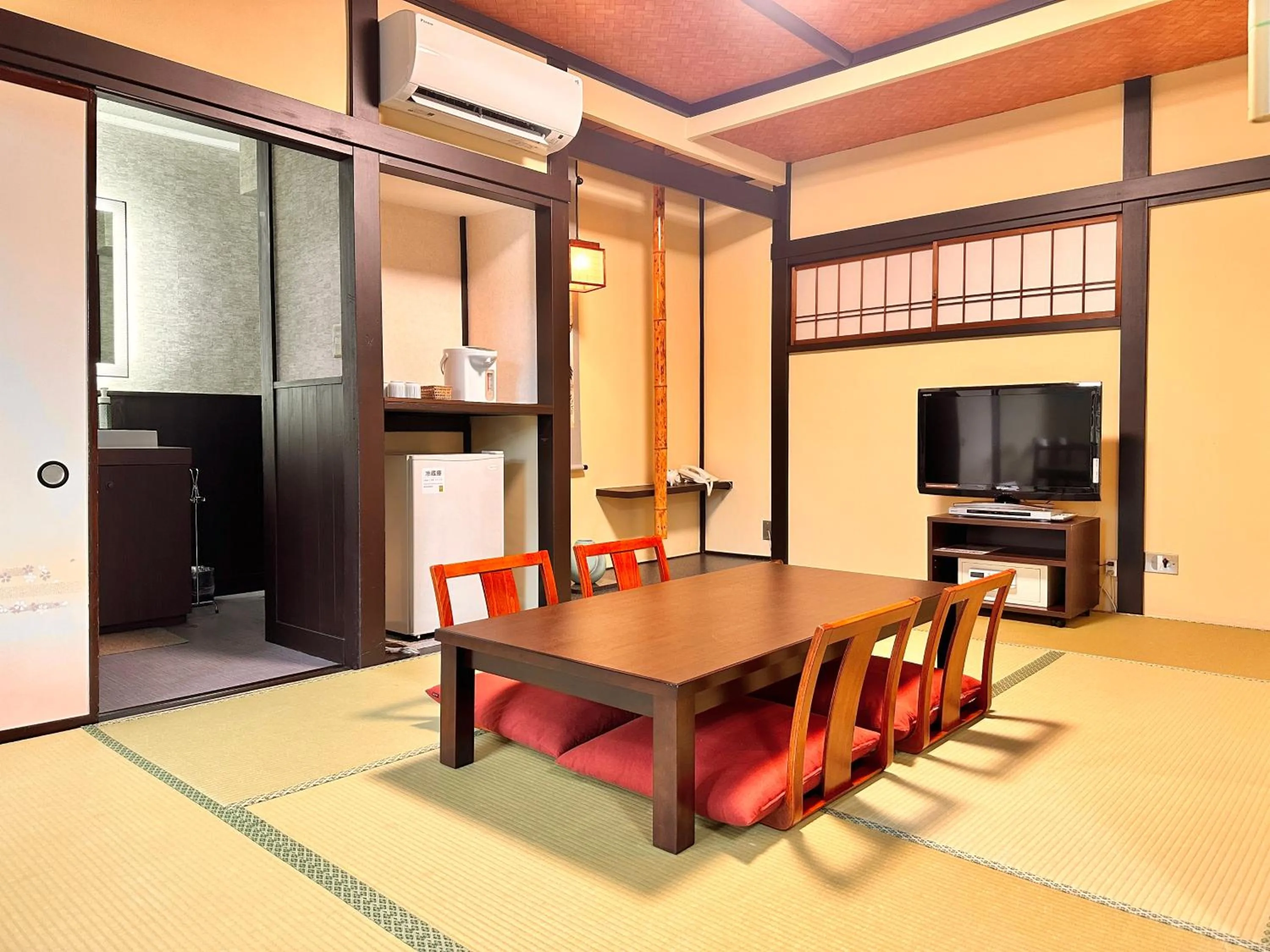 Photo of the whole room in KOUBOUNOYU HONTEN