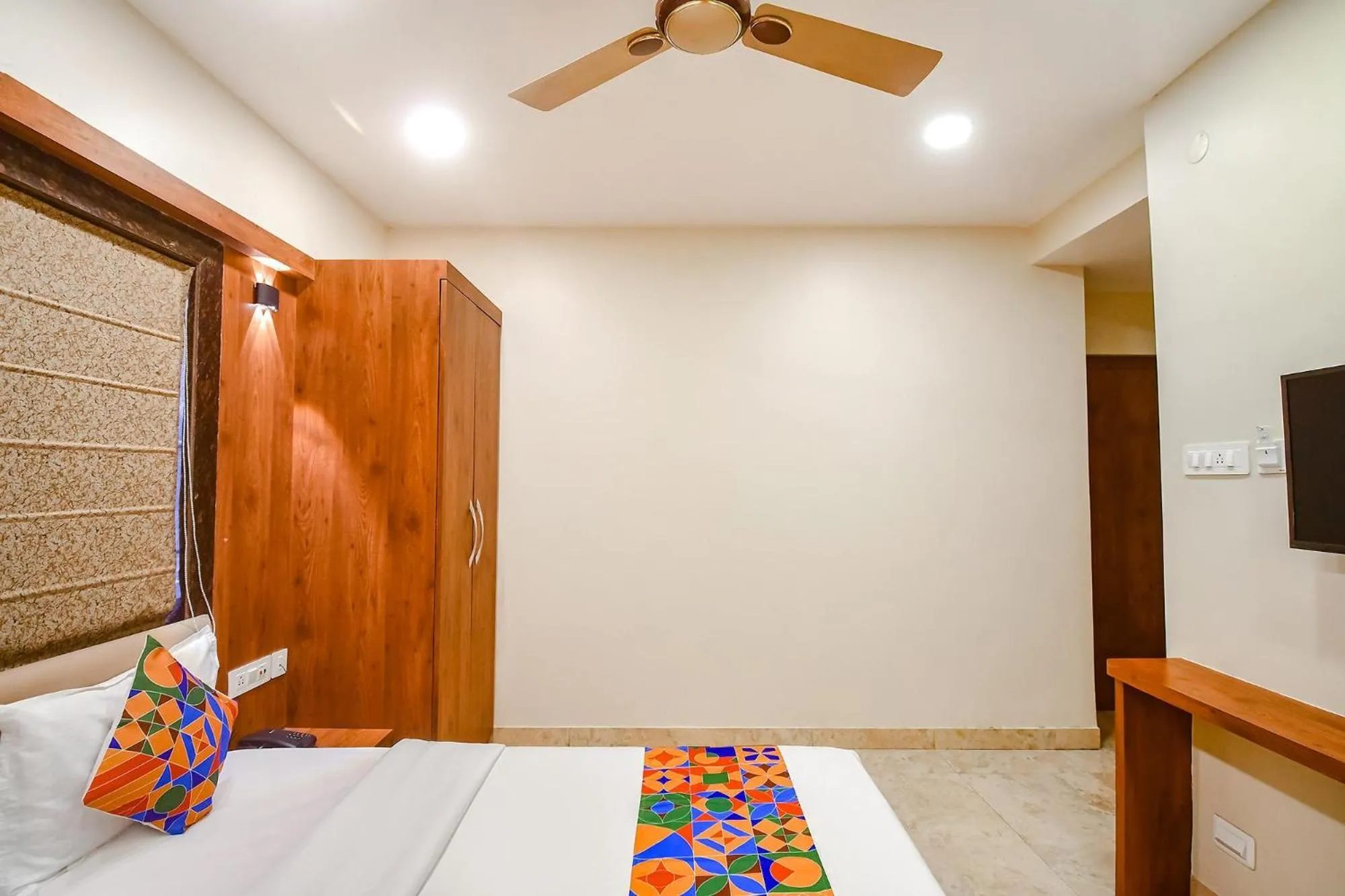 Bed in FabHotel Dreamworld Residency - Near Bisarjan Ghat