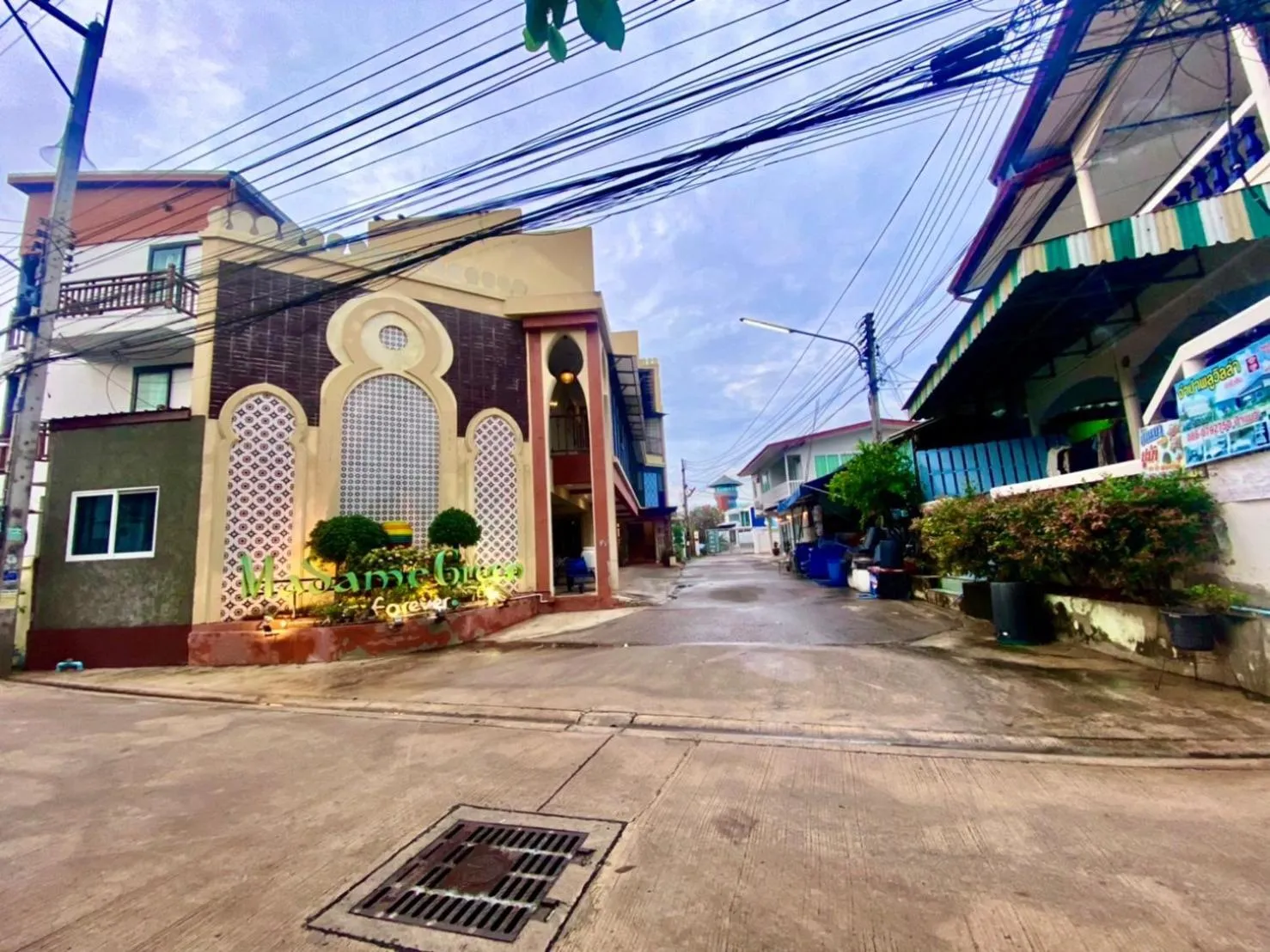Facade/entrance in Madame Green Forever