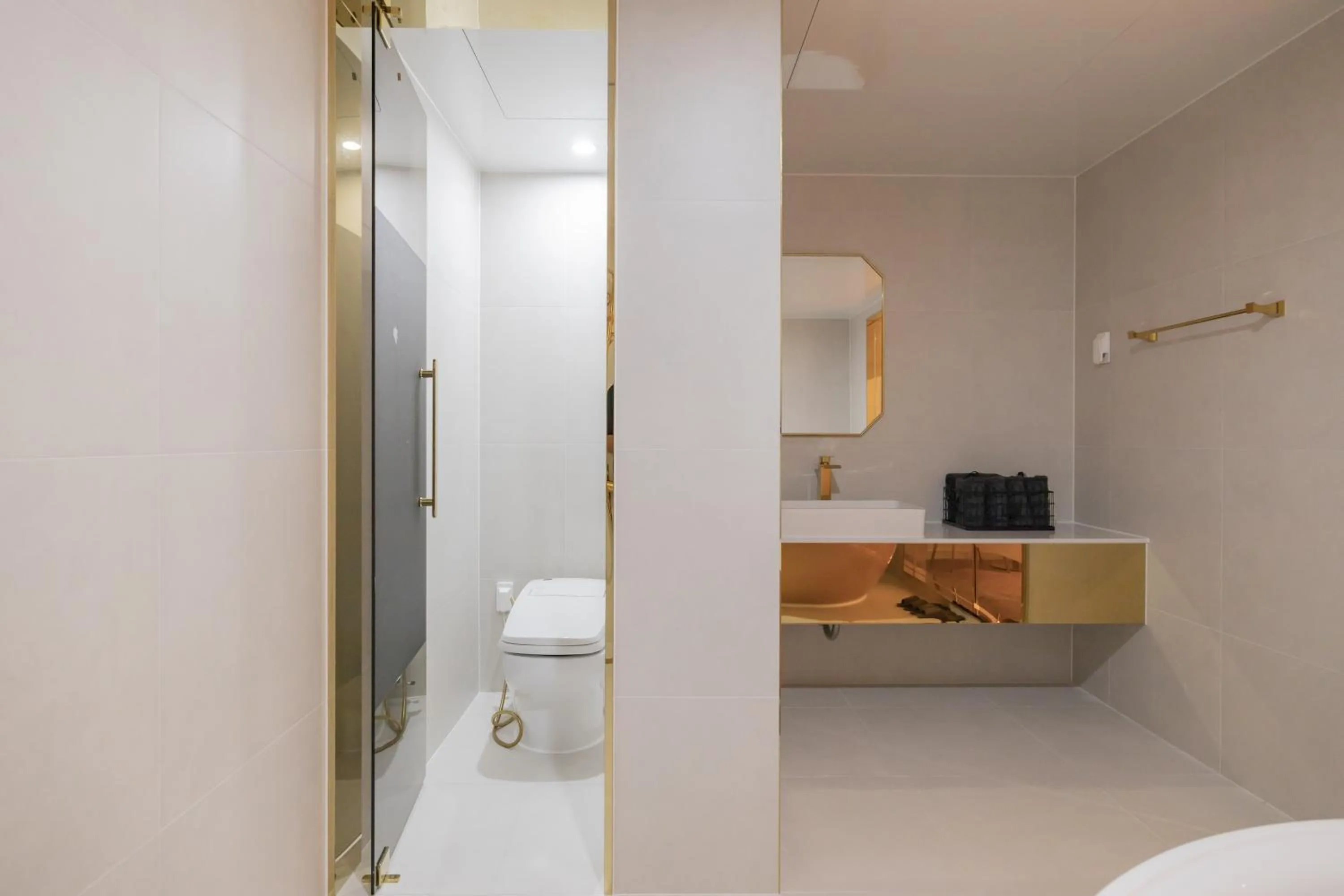 Shower in Denbasta Hotel Heritage