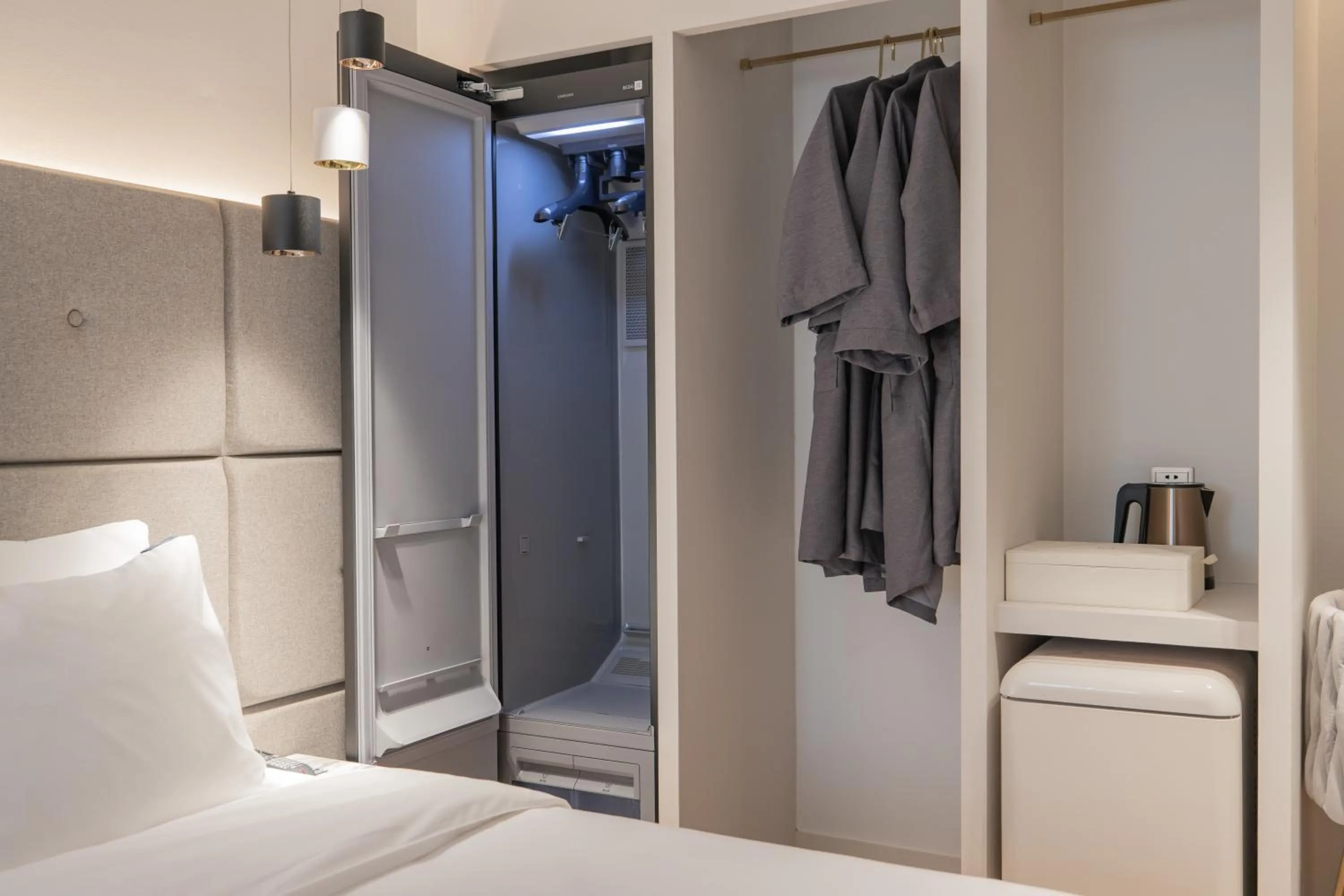 wardrobe, Bed in Denbasta Hotel Heritage