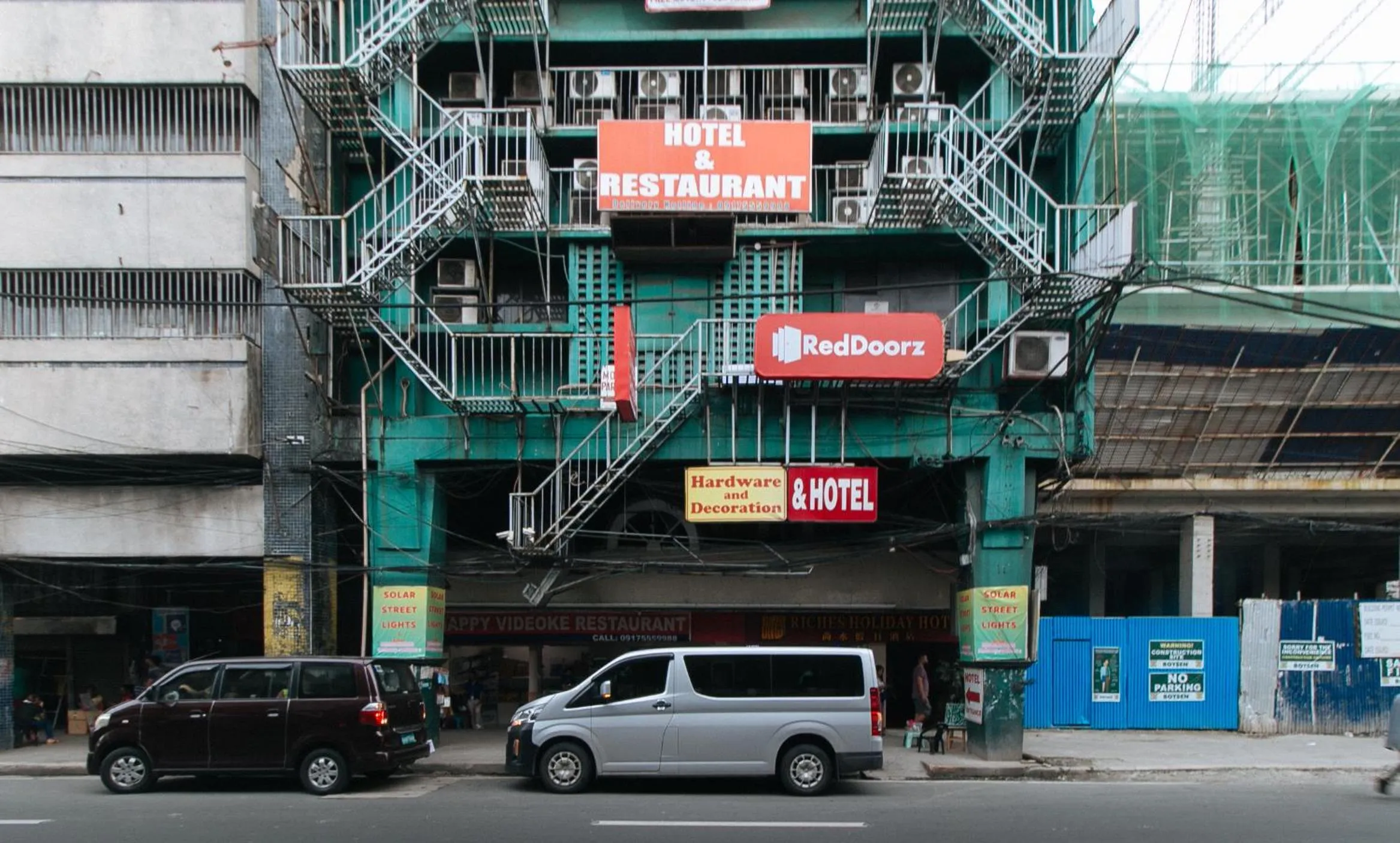 Property building in RedDoorz @ Riches Holiday Hotel Avenida